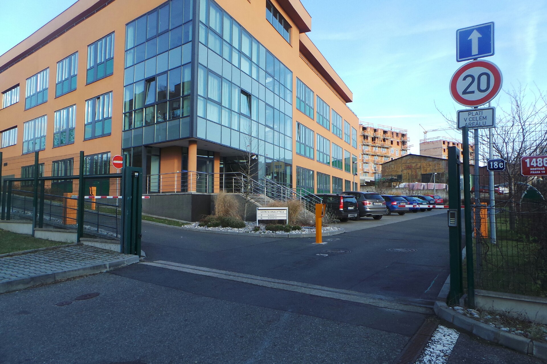 QUINTA-ANALYTICA, s.r.o.