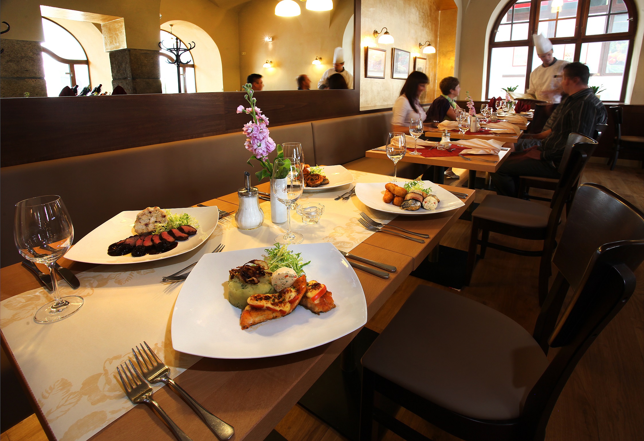 Restaurace Zdejší kuchyně foto 2