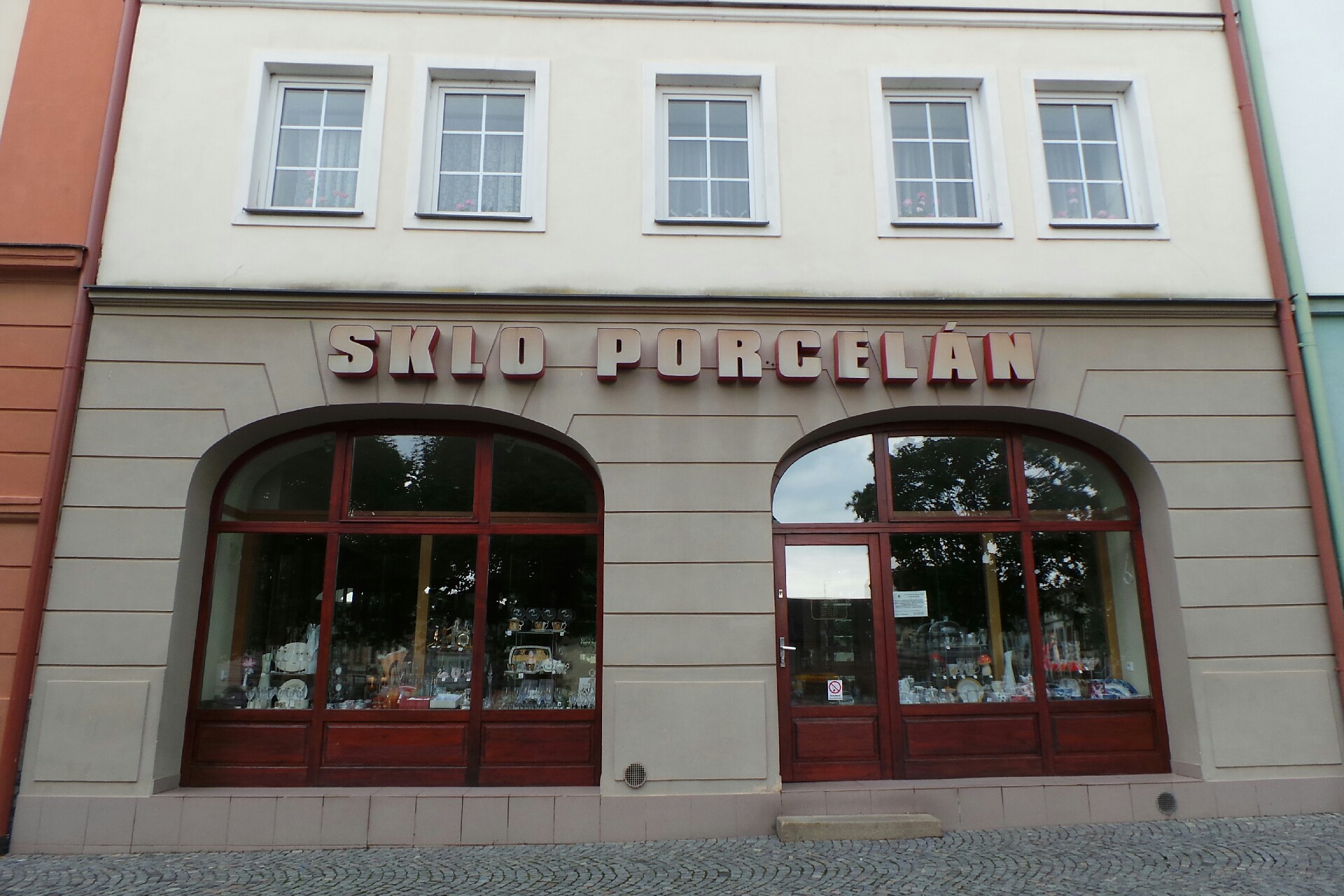 SKLO A PORCELÁN U NETÍKŮ