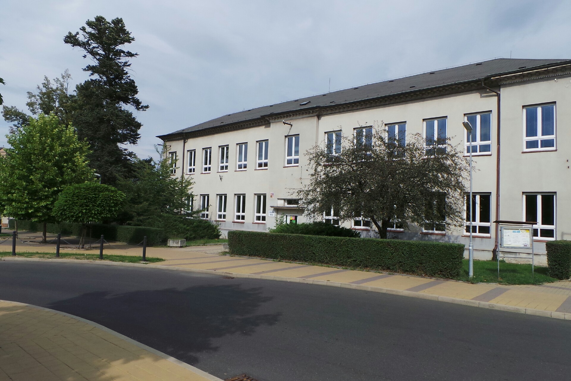 ZŠ Podbořany, Husova