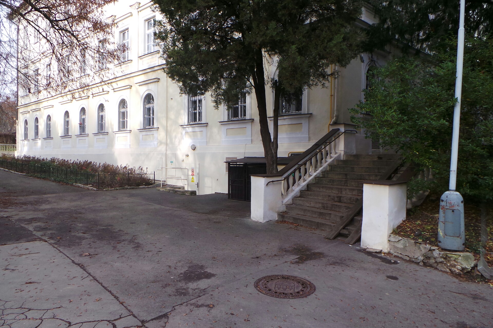 Institut františkánských studií