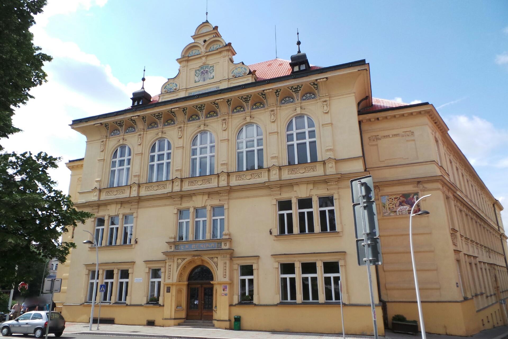 Gymnázium Pierra de Coubertina, Tábor, Náměstí Františka Křižíka 860
