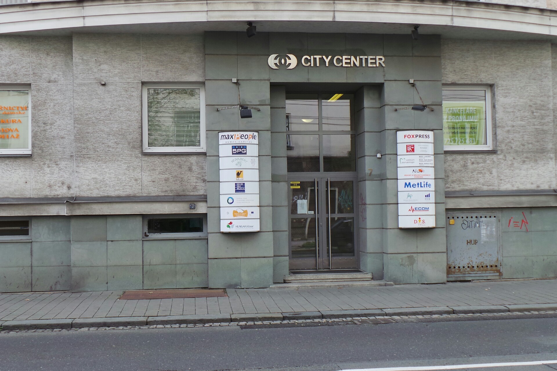 Mgr. Viktor Zelinka, advokát