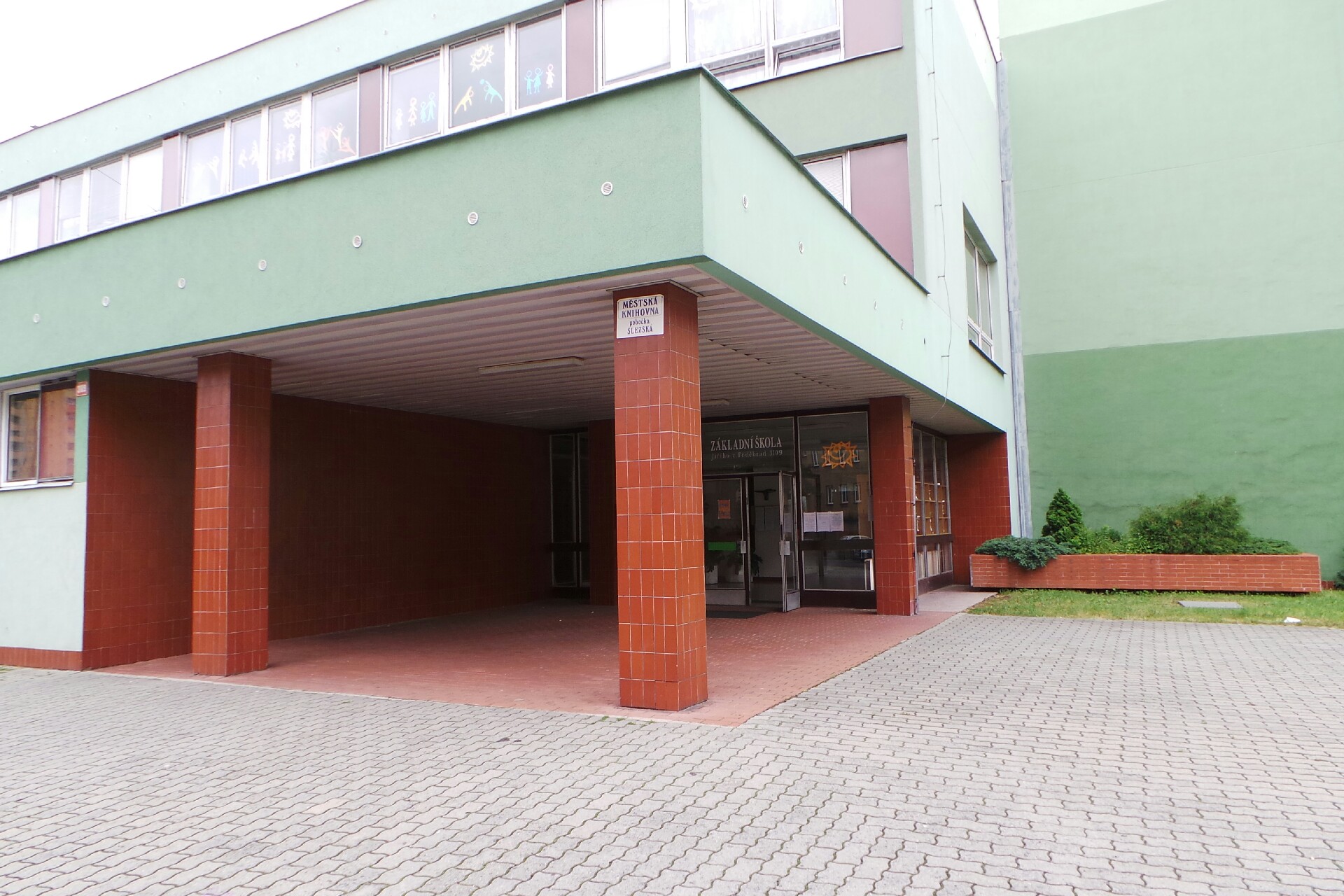 Městská knihovna F-M, pobočka 11.ZŠ foto 2