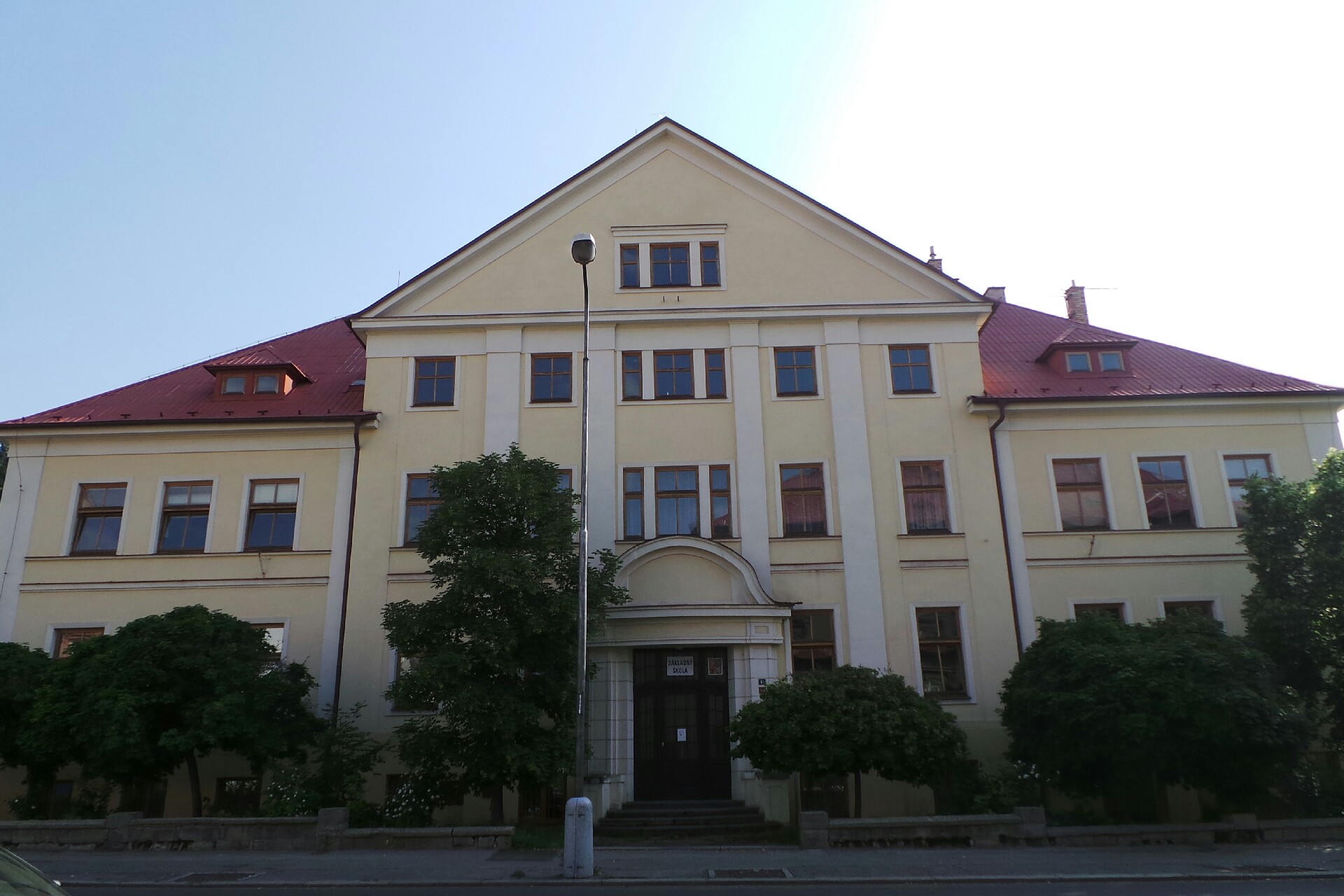 ZŠ Chomutov, Školní