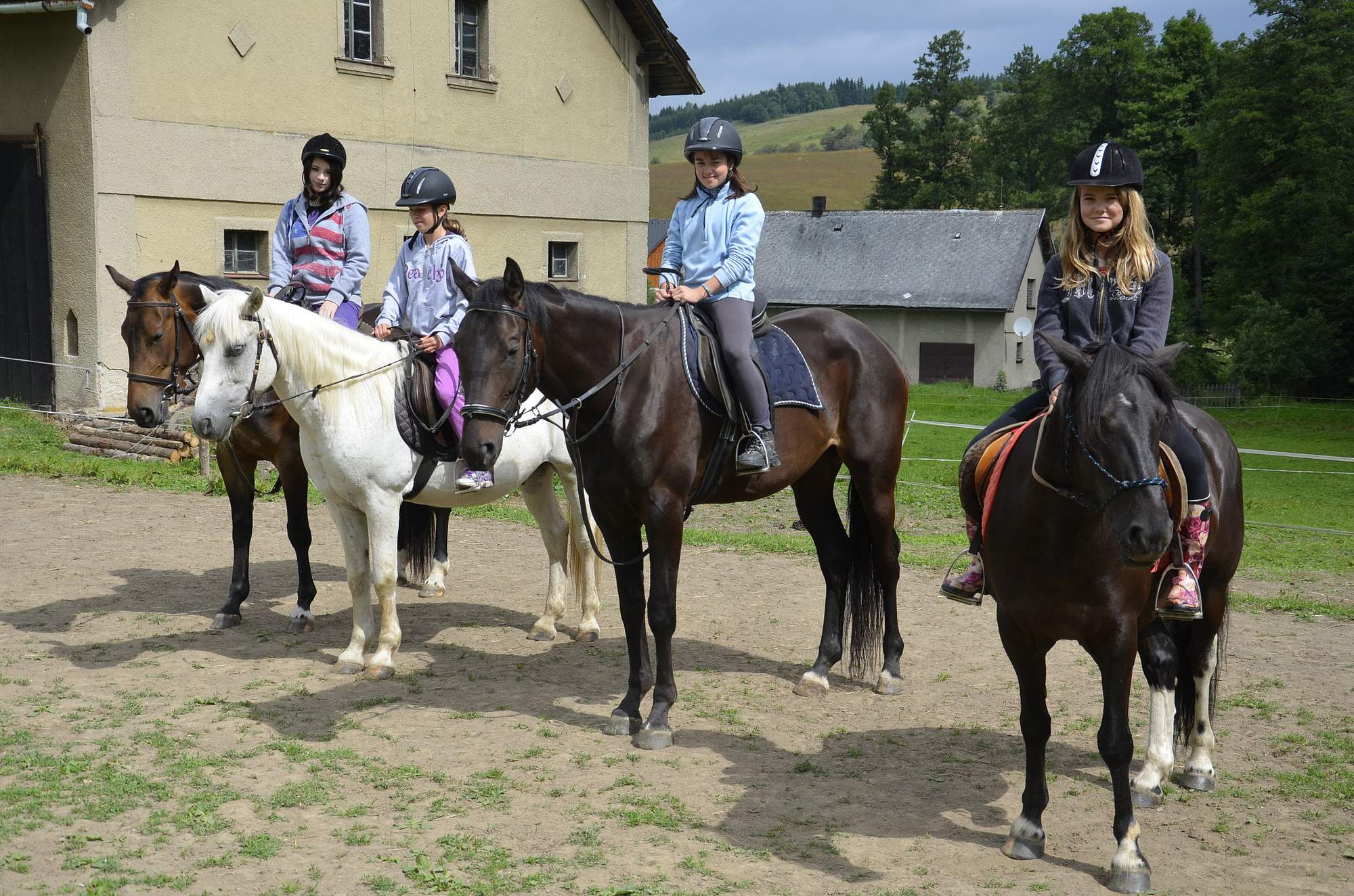 JEZDECKÝ KLUB LIPKA foto 2
