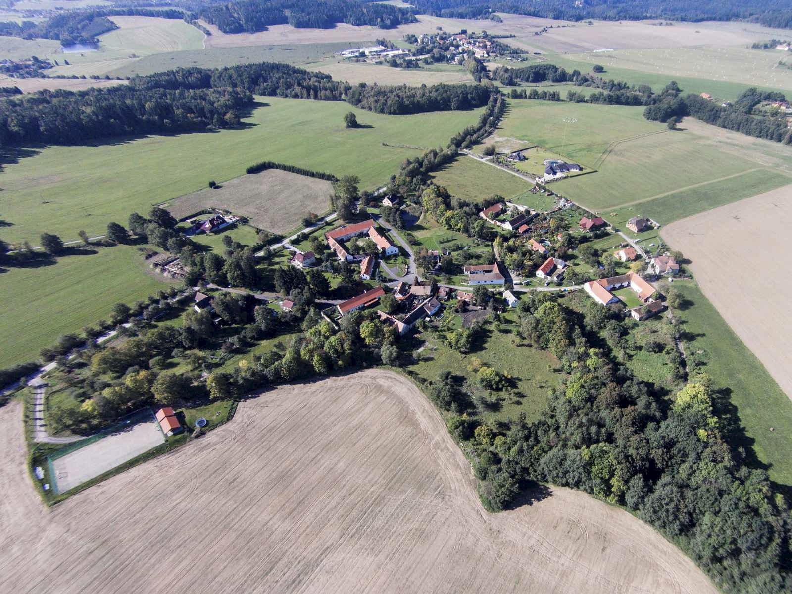 Chlumec - obecní úřad foto 2