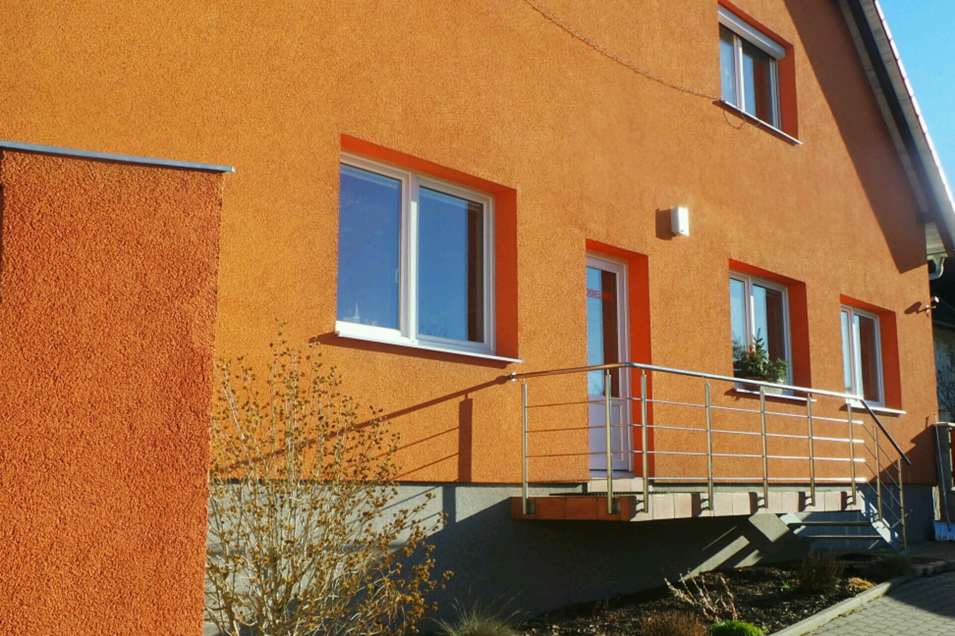 Hana Chvojková - barvy laky foto 1