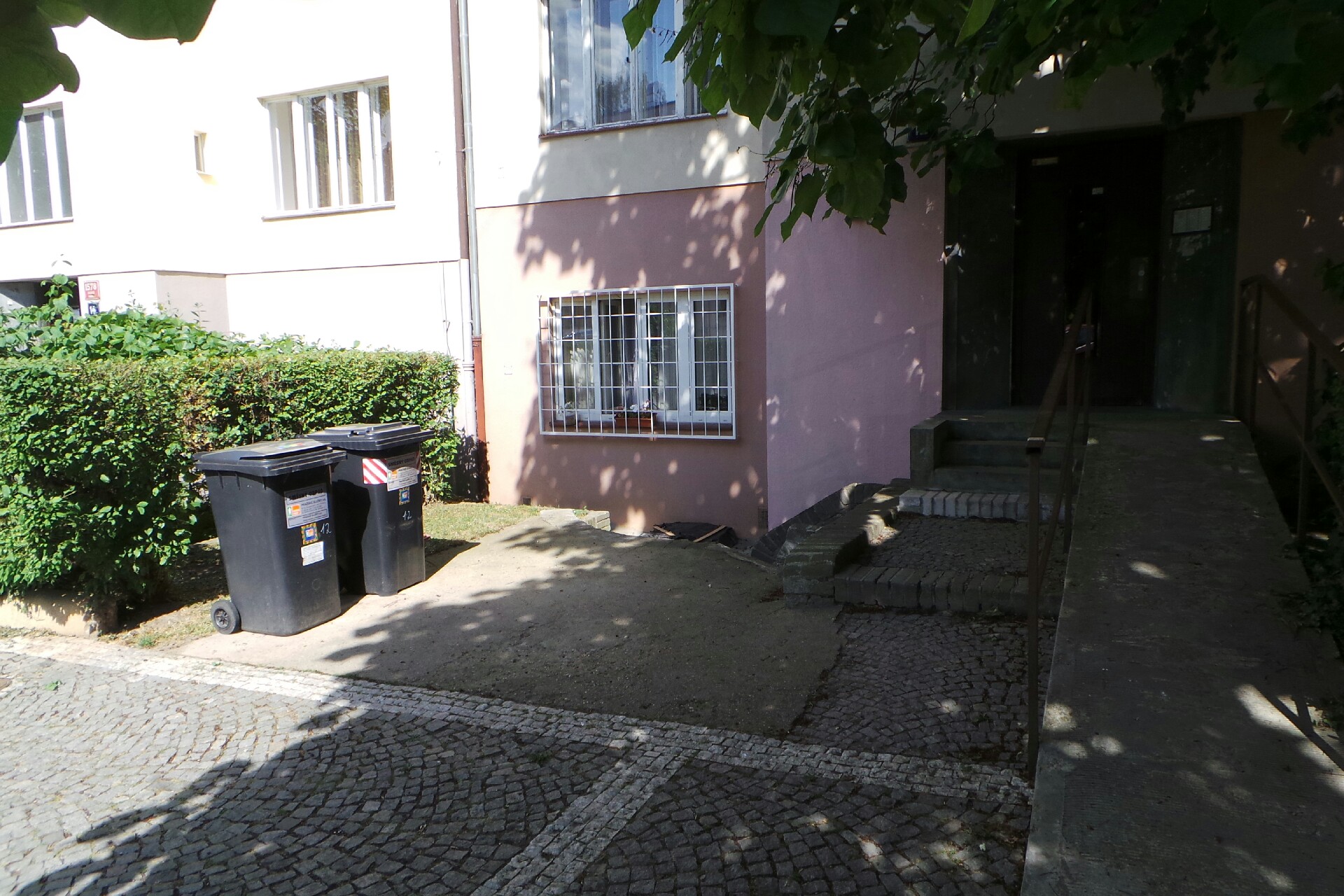 Dvanáct opic, s.r.o.