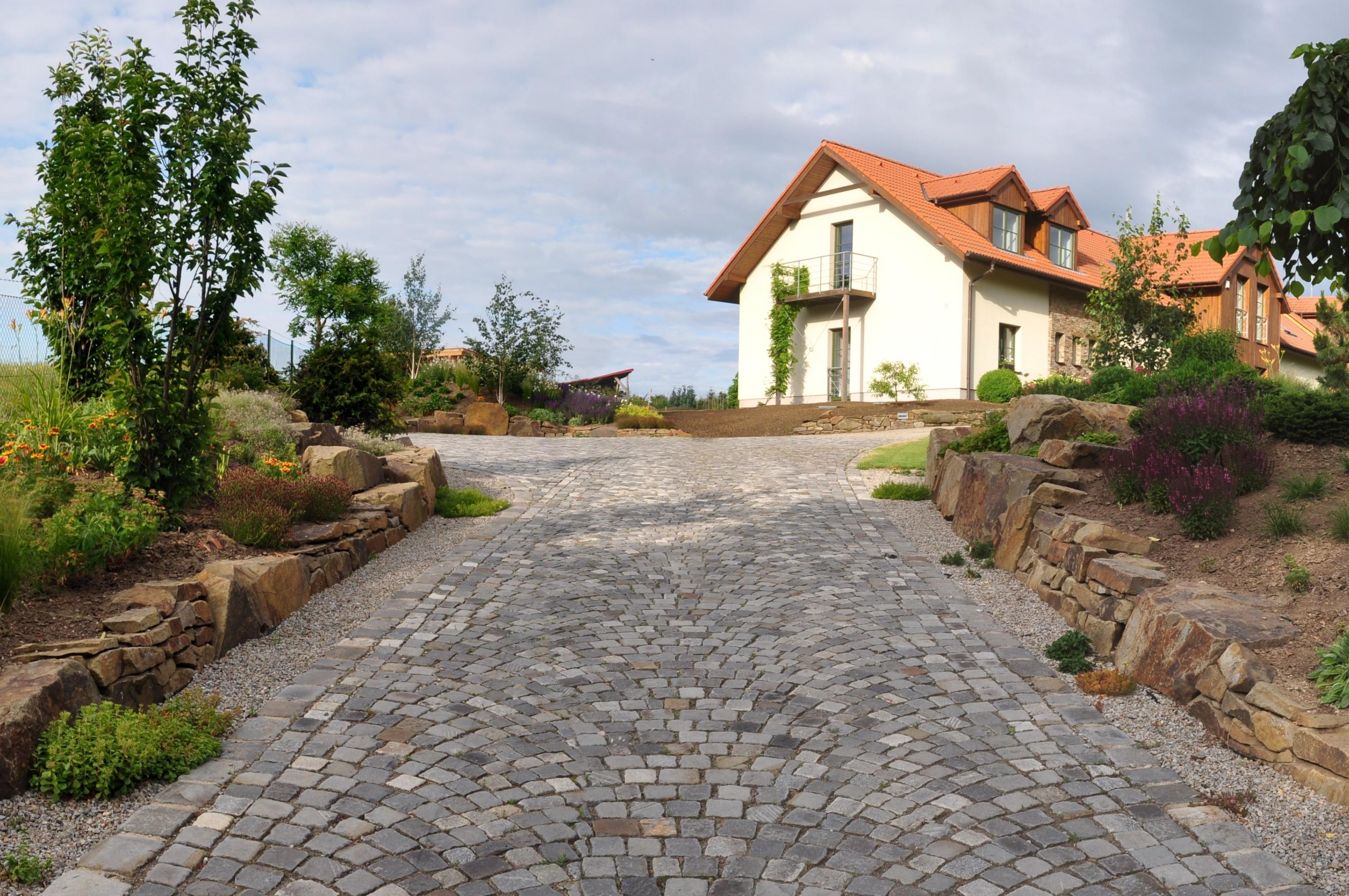 Ing. Jiří Vrbas - KVĚT - zahradní architektura