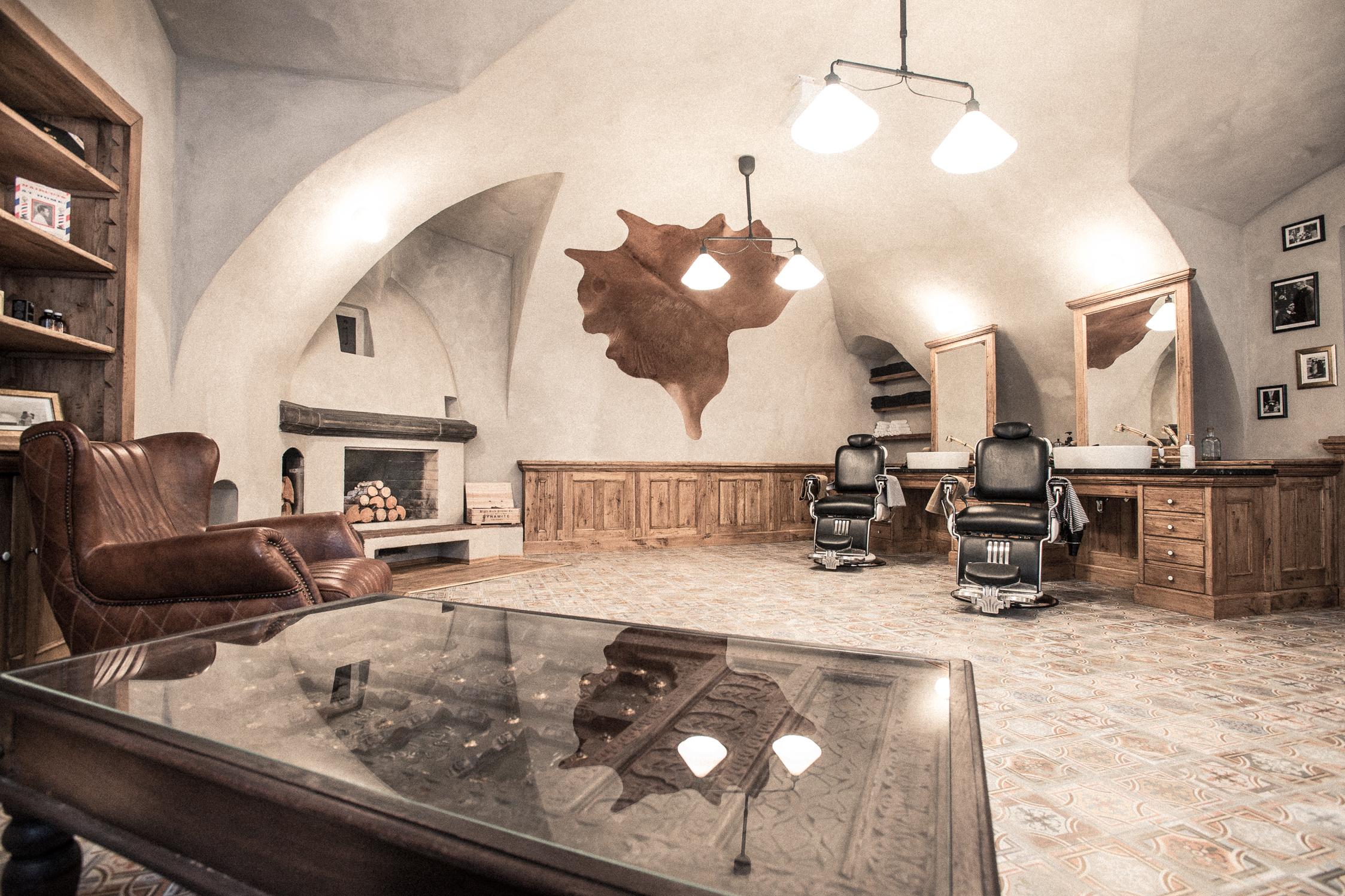 TRADIČNÍ HOLIČSTVÍ SVOBODA