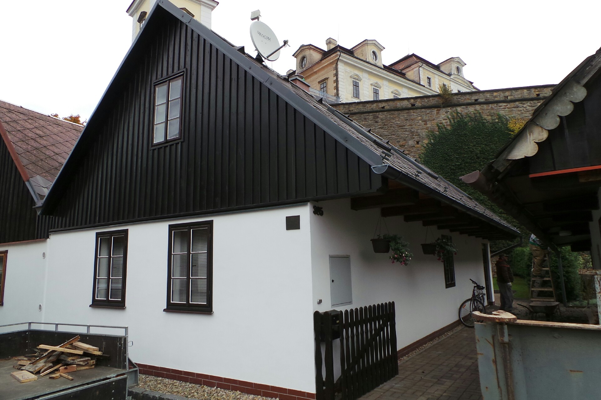 Dr. Jaroslav Linhart