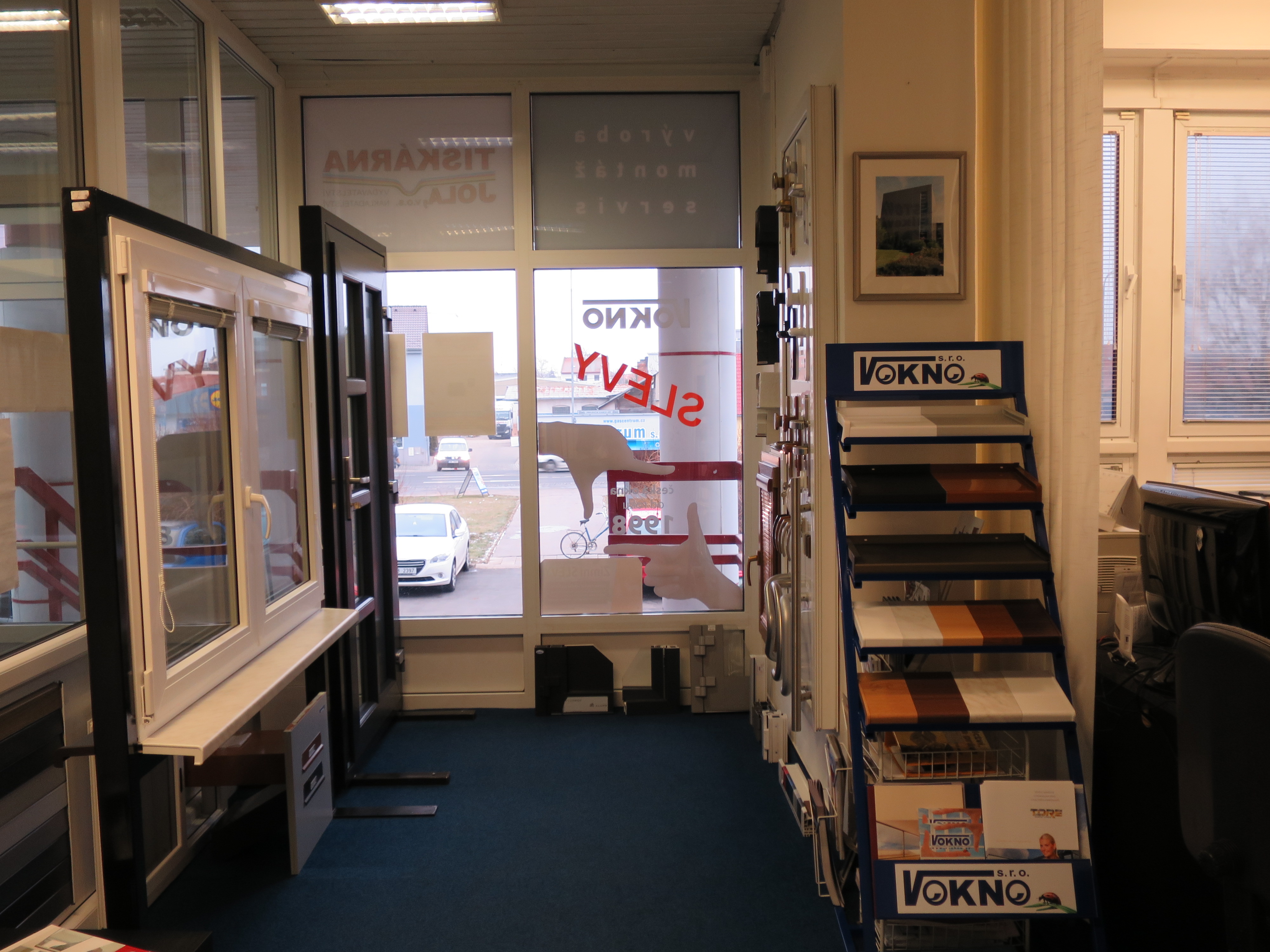 V okno s.r.o. plastová a hliníková okna a dveře foto 3