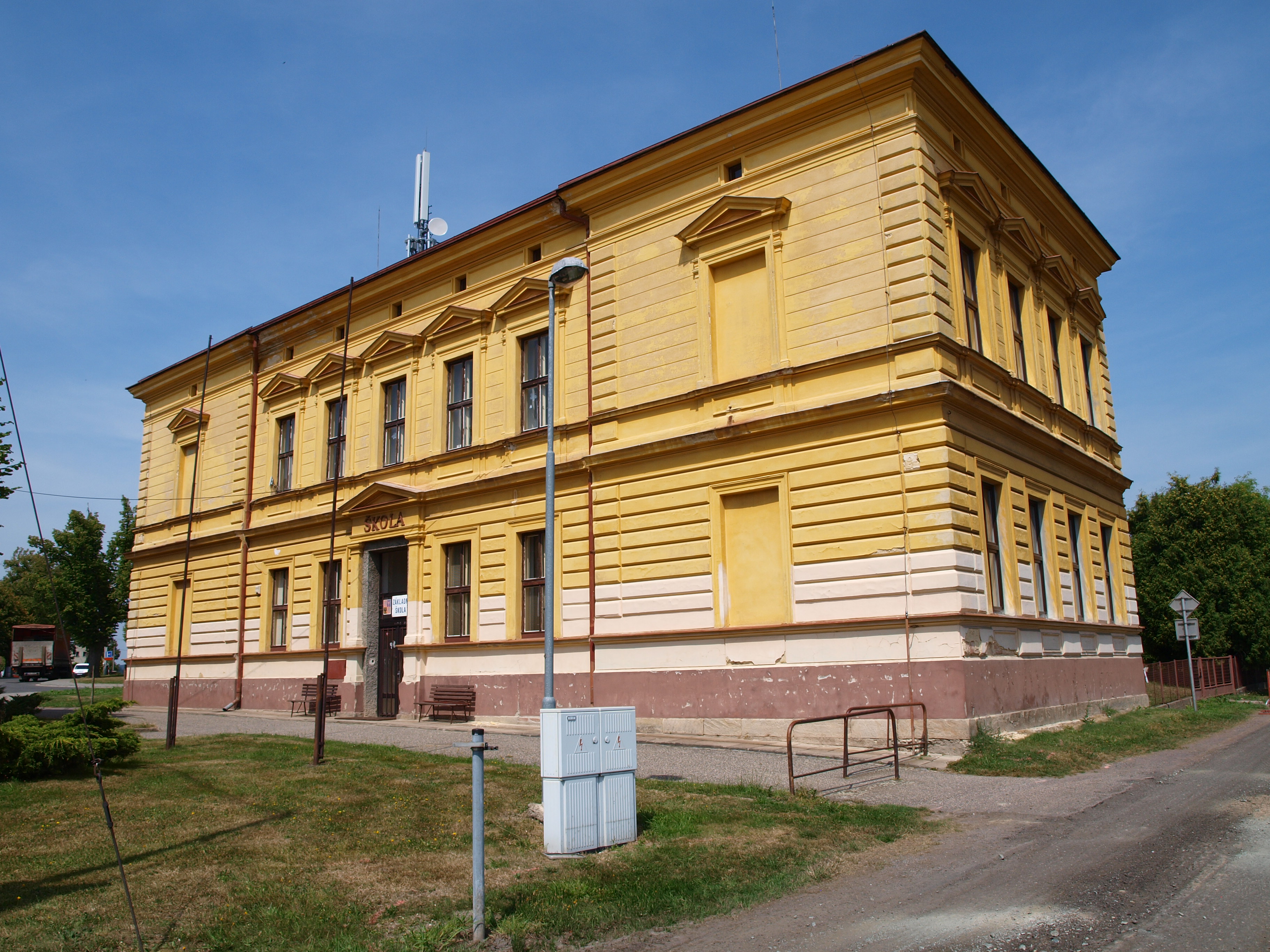 Základní škola a Mateřská škola Hořičky foto 2