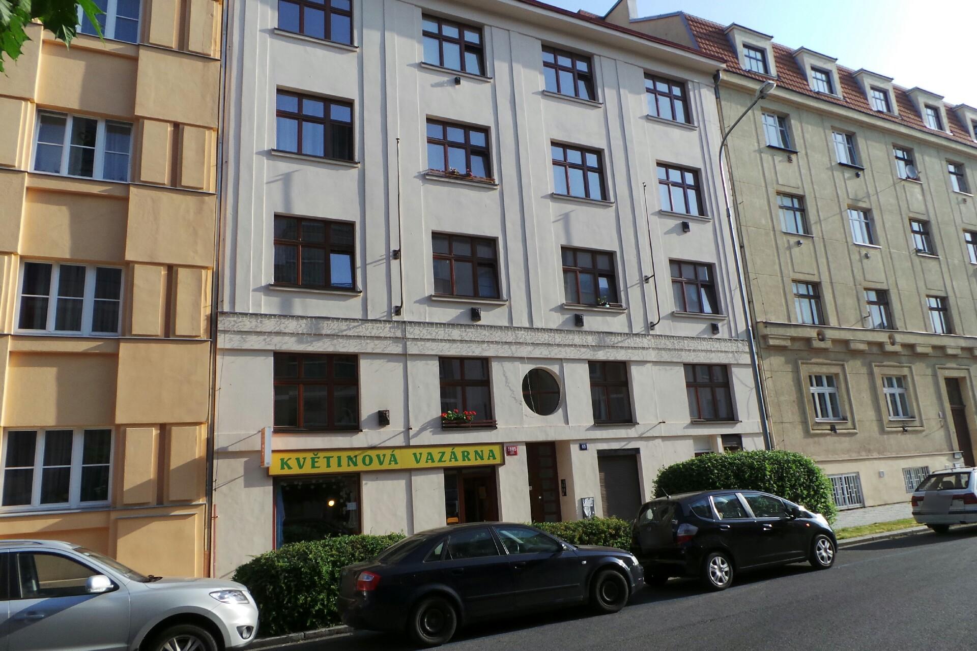 KVĚTINOVÁ VAZÁRNA foto 2