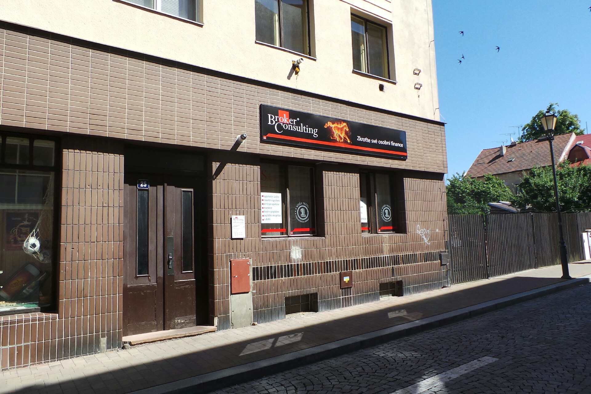 Broker Consulting, Yvona Švůgerová