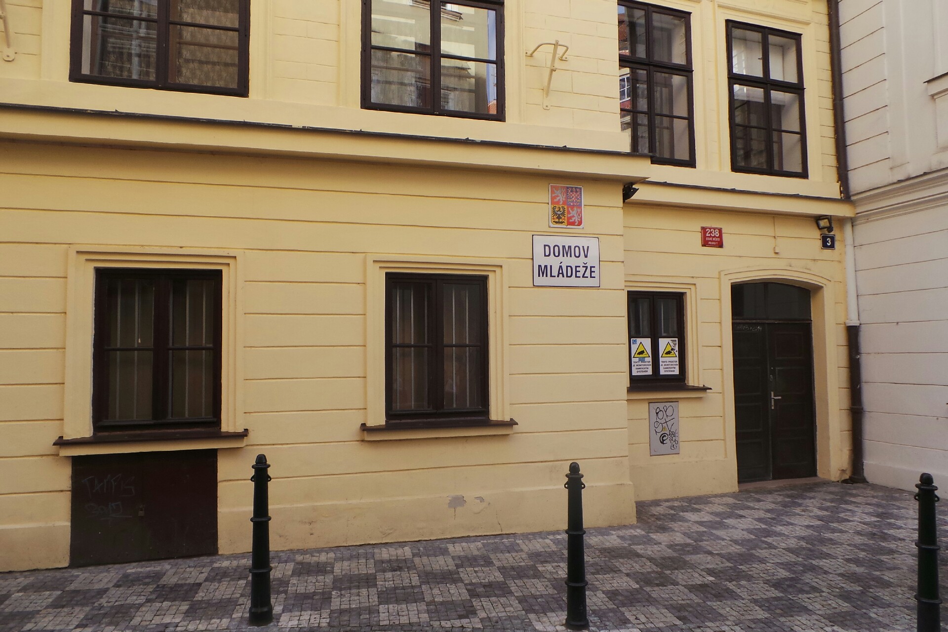 Domov mládeže a školní jídelna, Praha, Husova