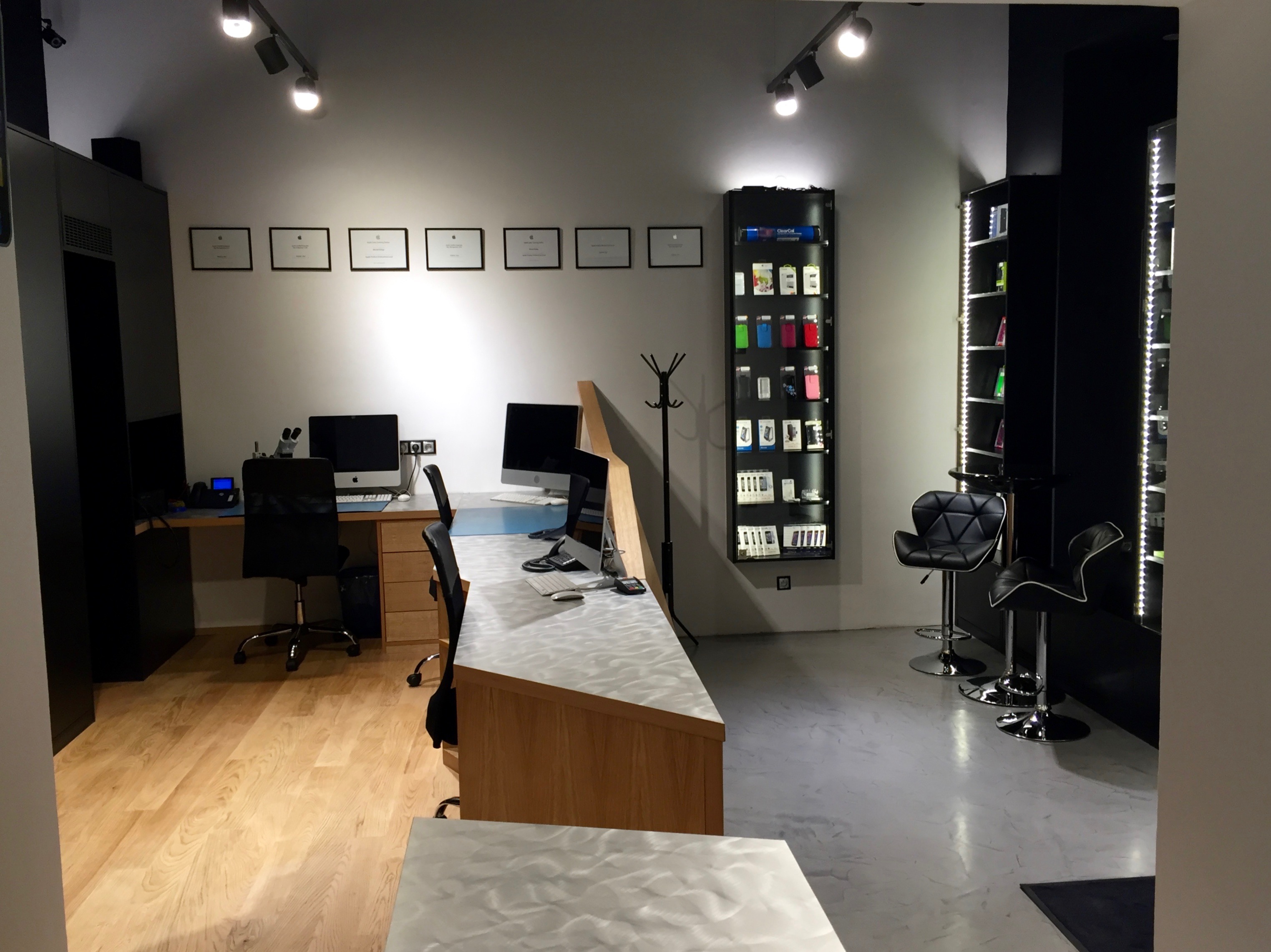 iPhoneServis.cz - Macwell s.r.o.