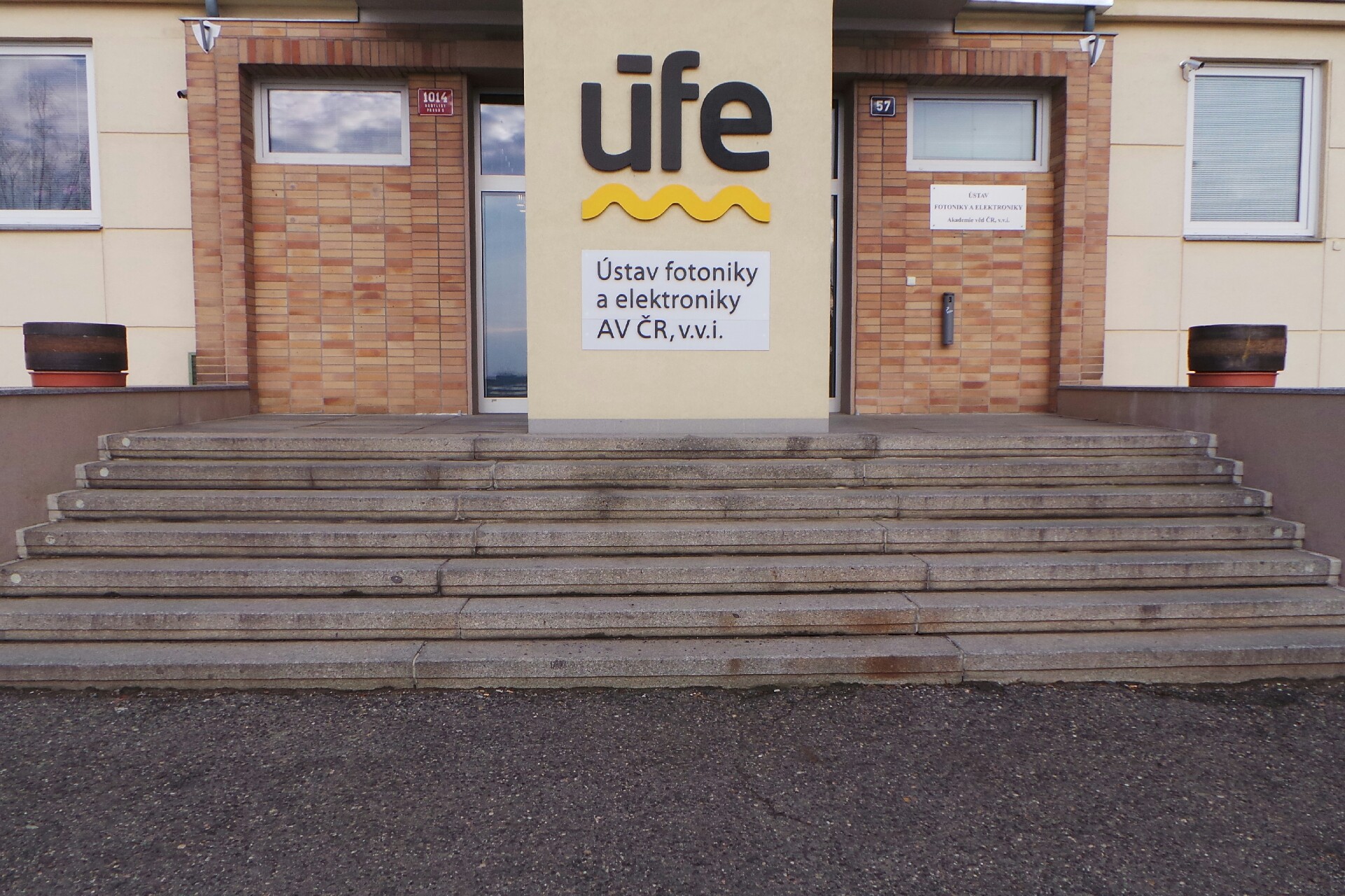 Ústav fotoniky a elektroniky AV ČR