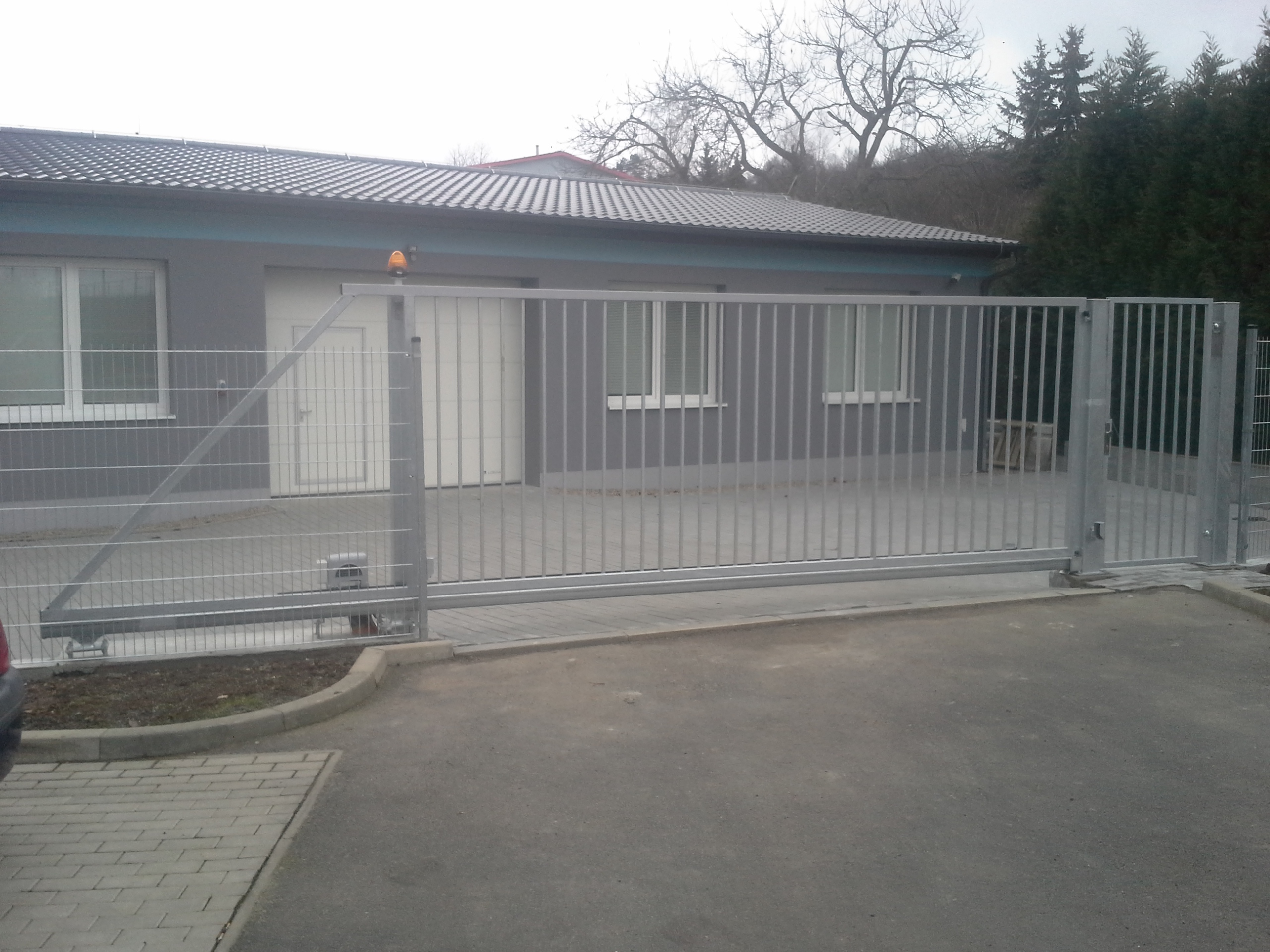 Jaroslav Drda   * vrata * brány * rolety * kovovýroba * foto 6