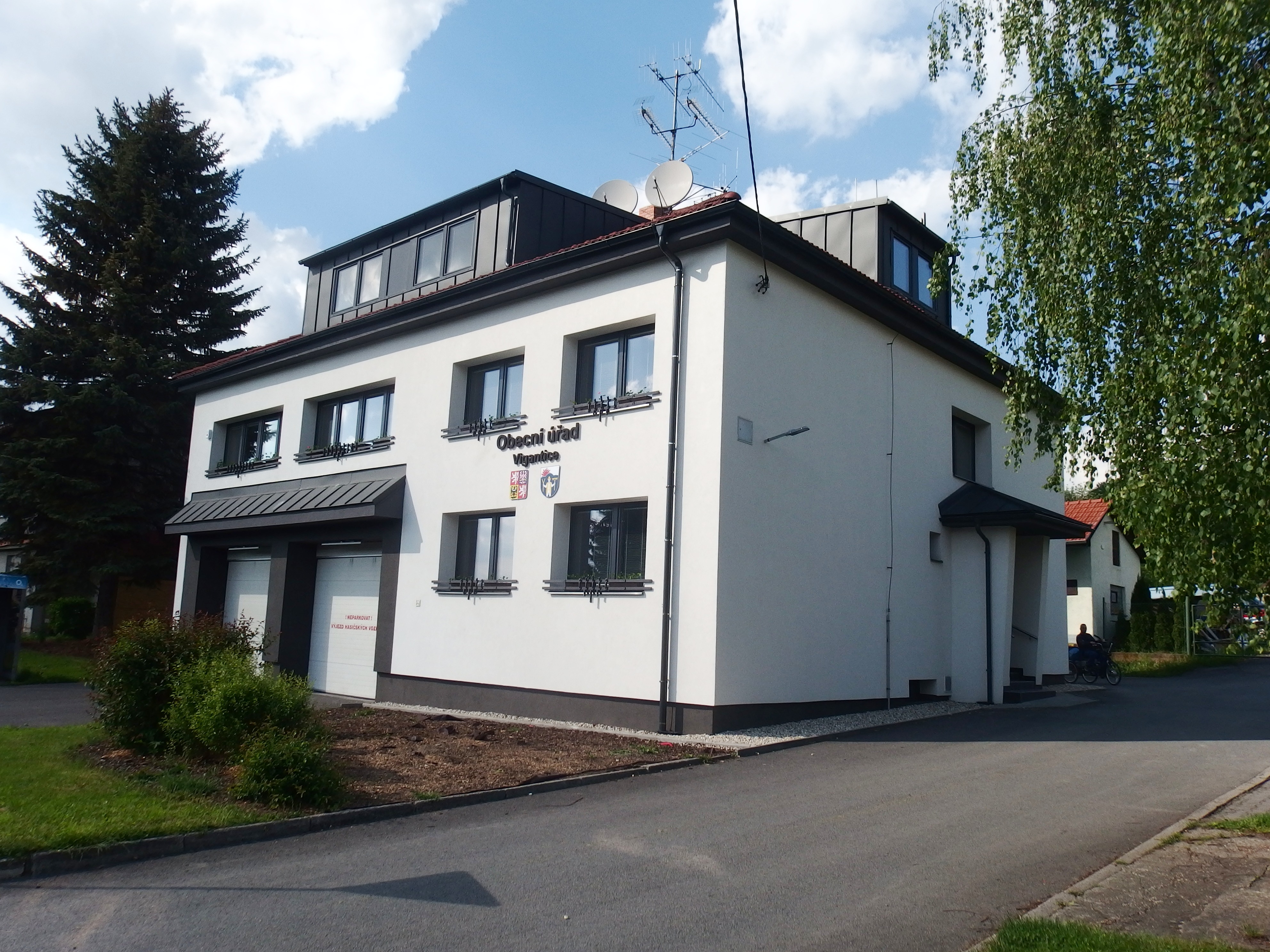 Vigantice - obecní úřad foto 2