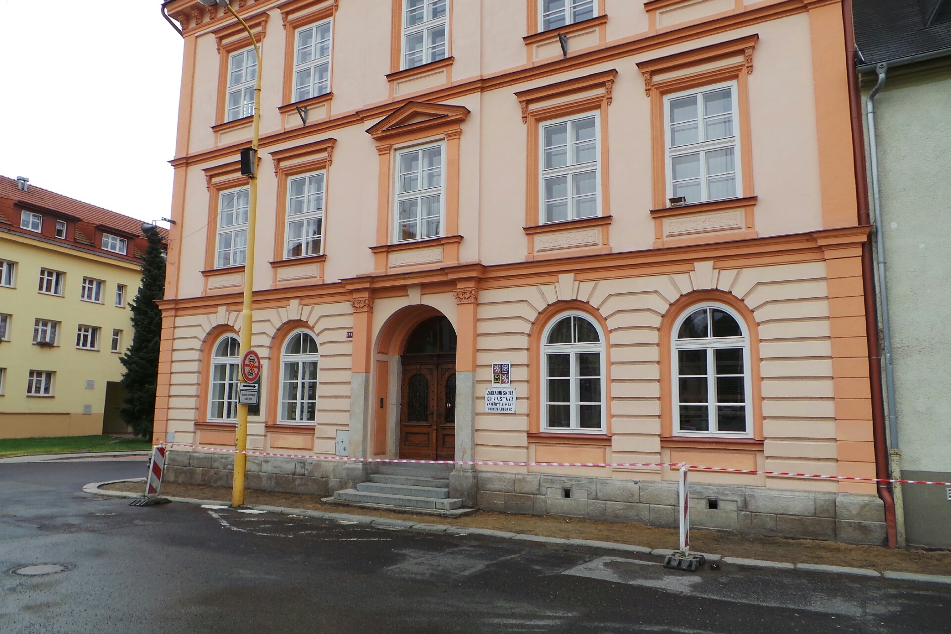 ZŠ Chrastava, náměstí 1. máje 228 foto 1