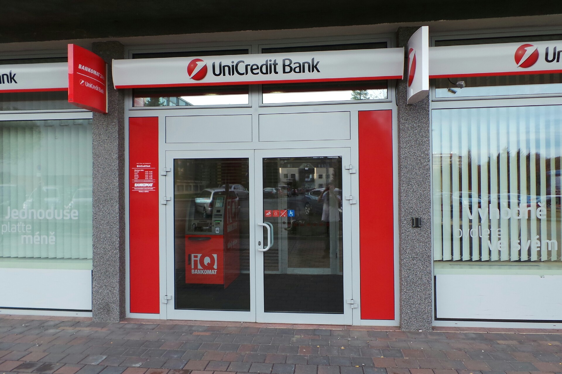 UniCredit Bank Czech Republic and Slovakia, a.s. foto 2