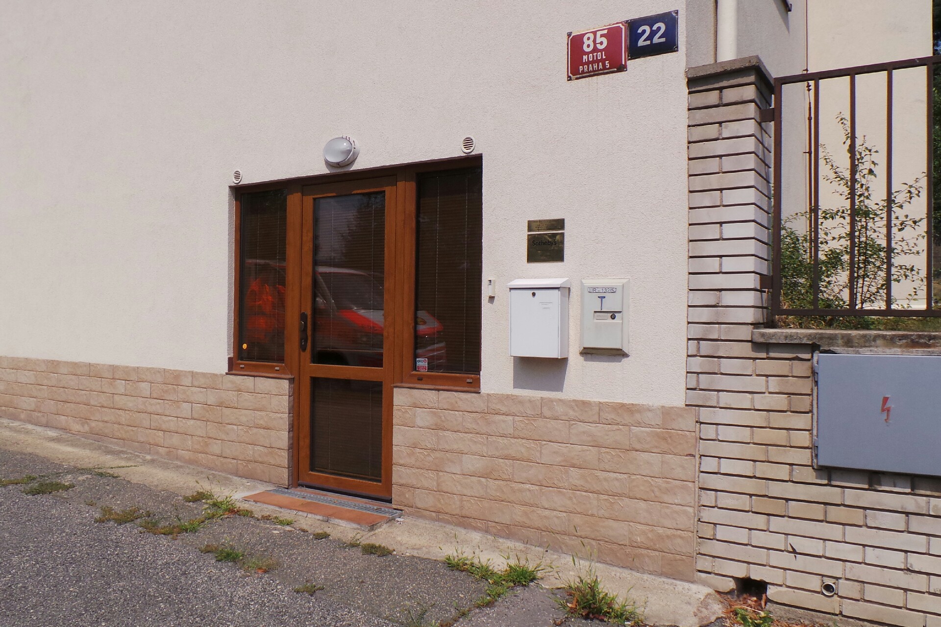 SOTHEBY`S, organizační složka