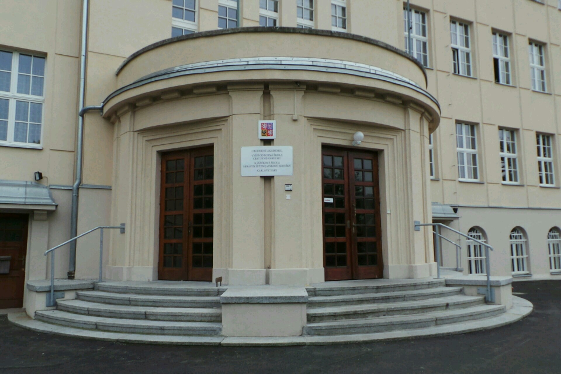 Obchodní akademie, vyšší odborná škola cestovního ruchu a jazyková škola s právem státní jazykové zkoušky Karlovy Vary