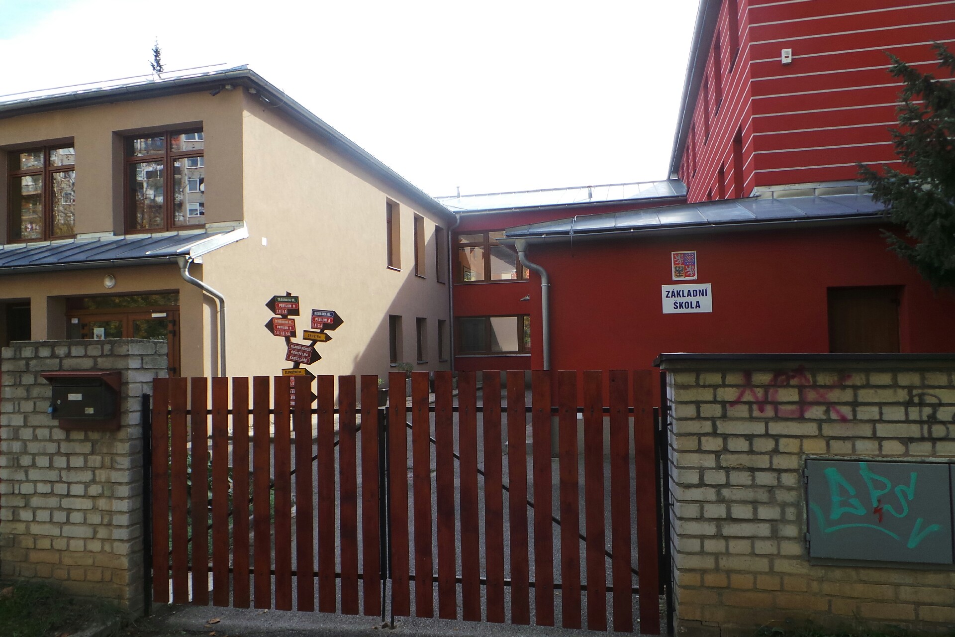 Základní škola, Praha 13, Mohylová