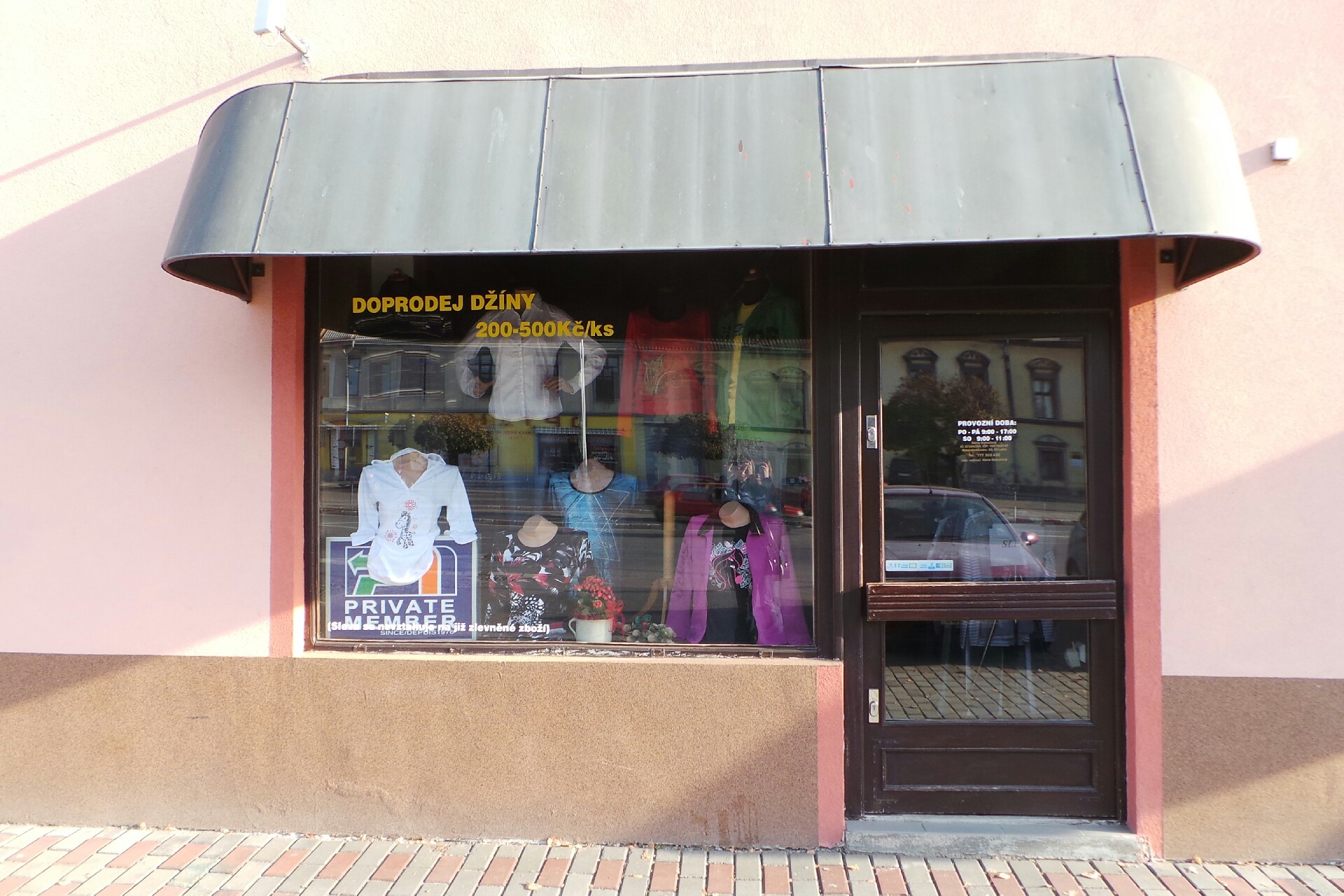 Alena Burešová -Stahoňová  - Prodej zn.oblečení