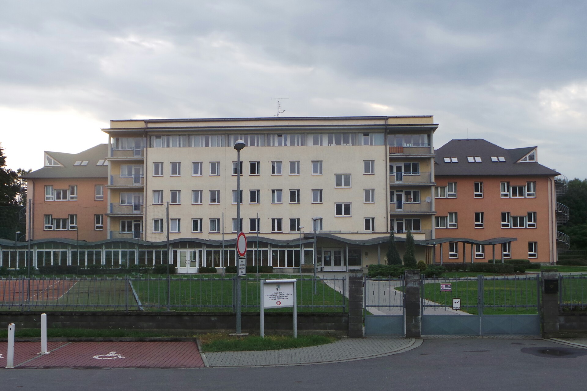 Střední škola - Praktická dvouletá škola, Olomouc, Kosmonautů 4