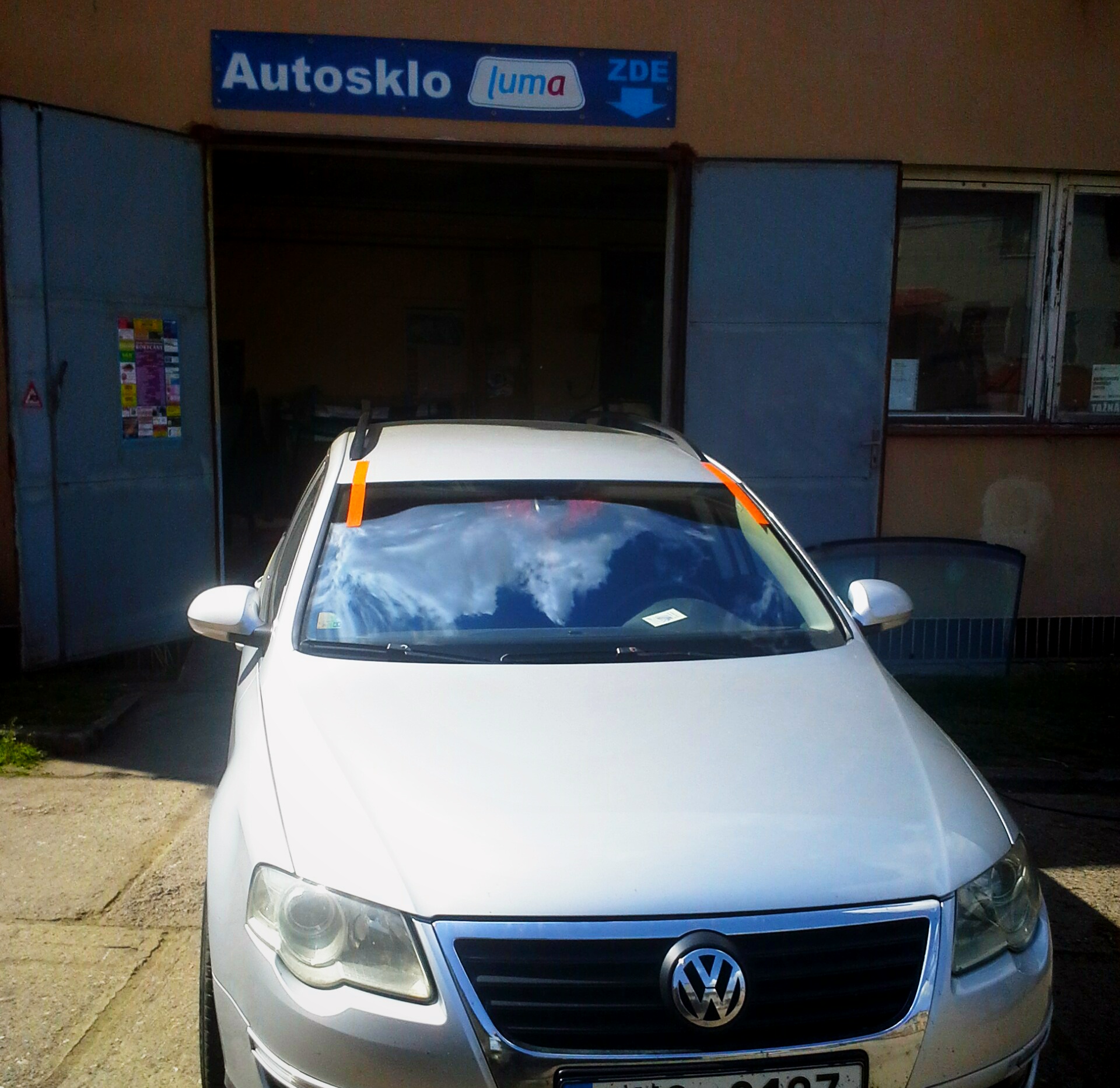 Autosklo Autofolie luma foto 4