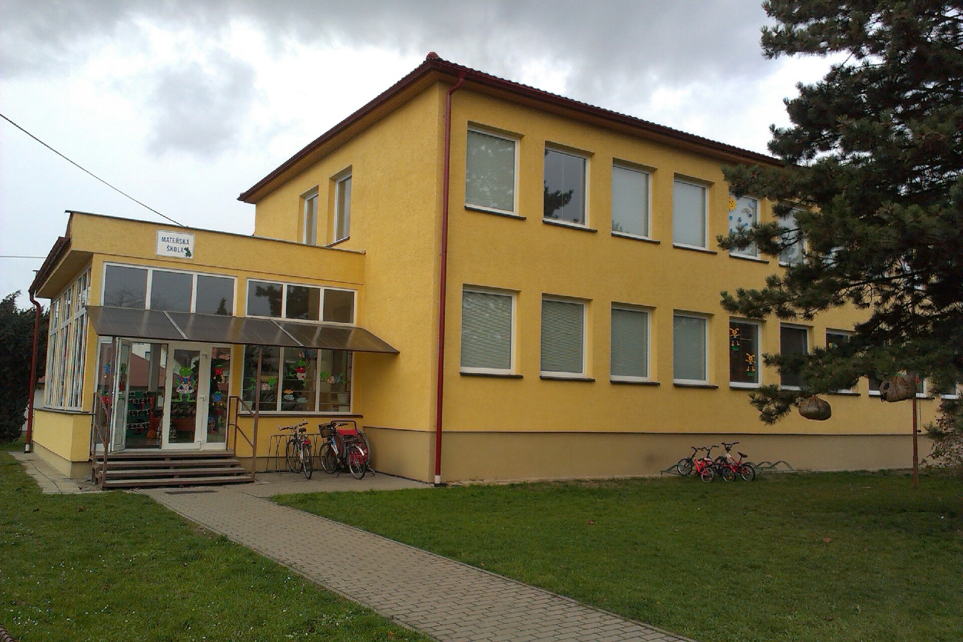 ZŠ Boleslava Hrbka a MŠ Leština