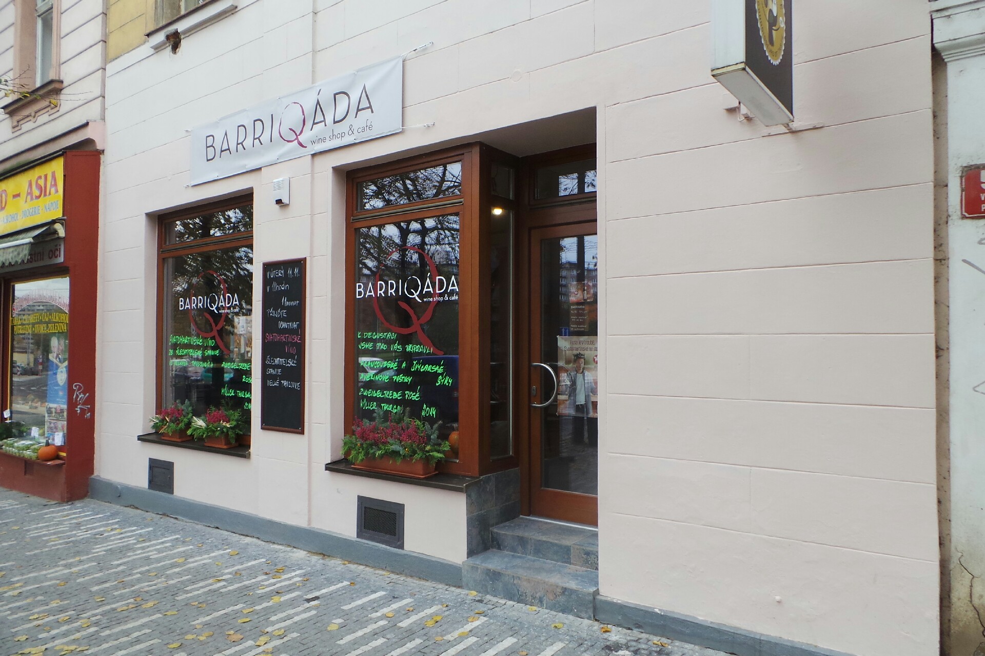 BARRIQÁDA, wine shop and café foto 1