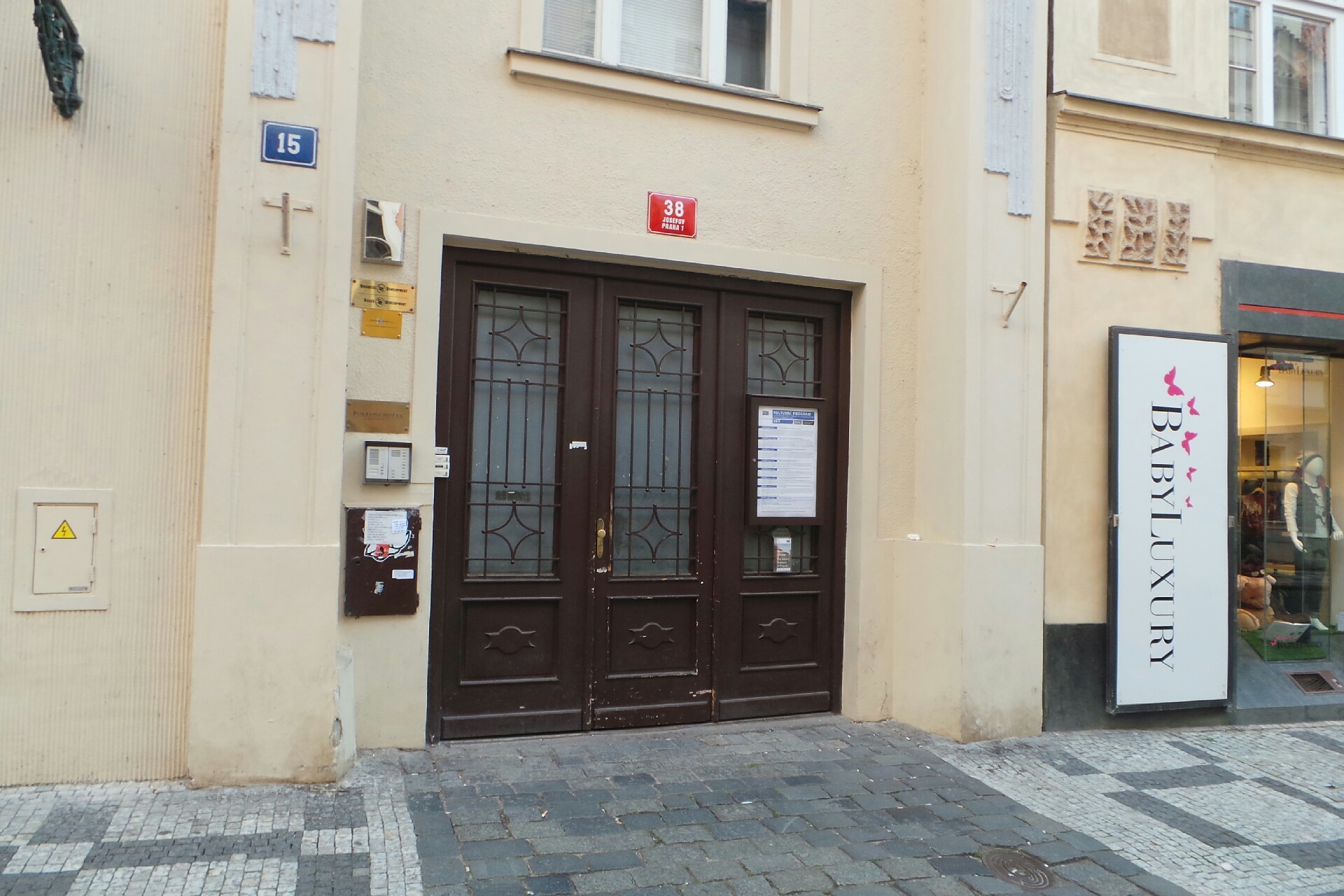 InvestClub International, s.r.o.