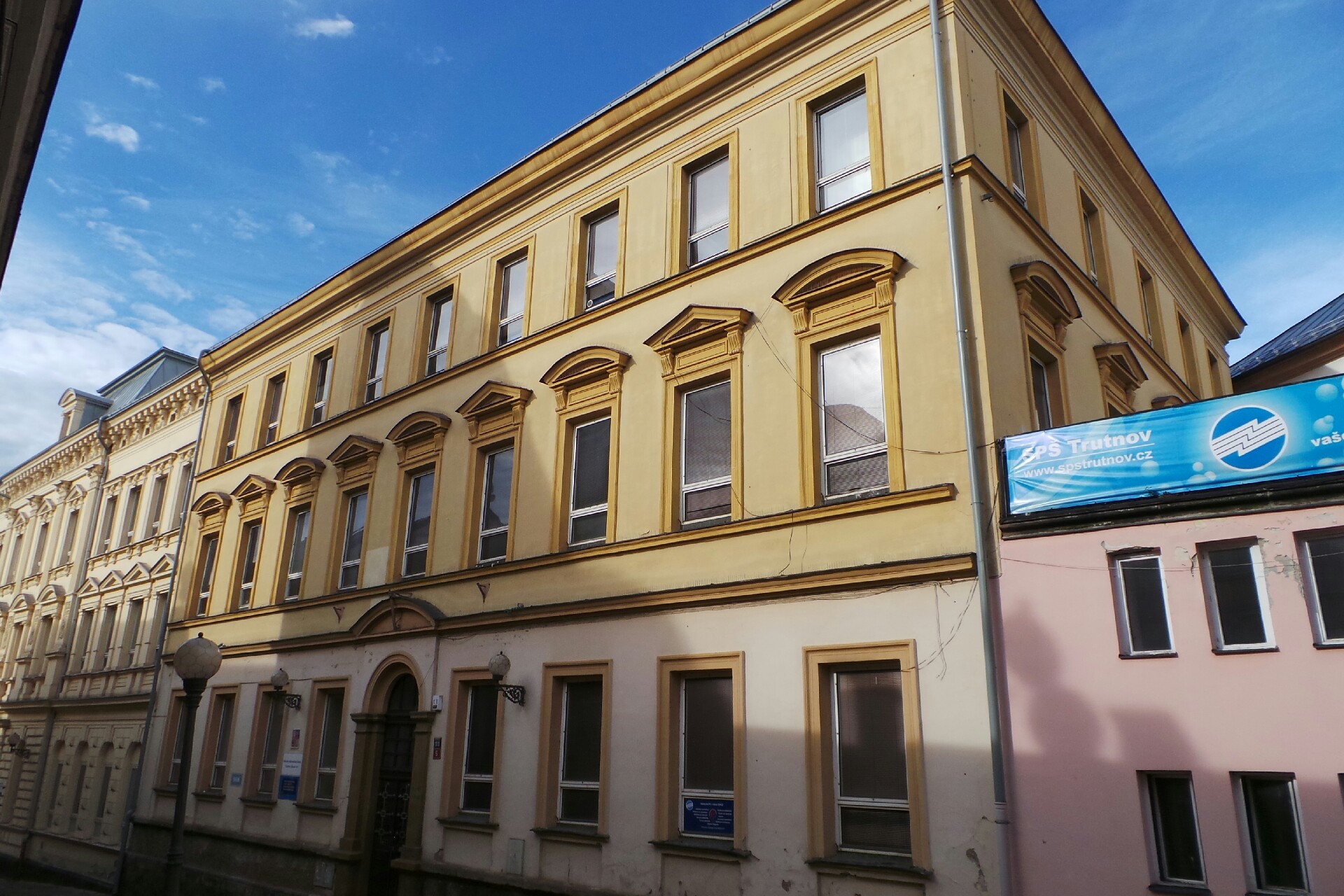 Střední průmyslová škola, Trutnov, Školní