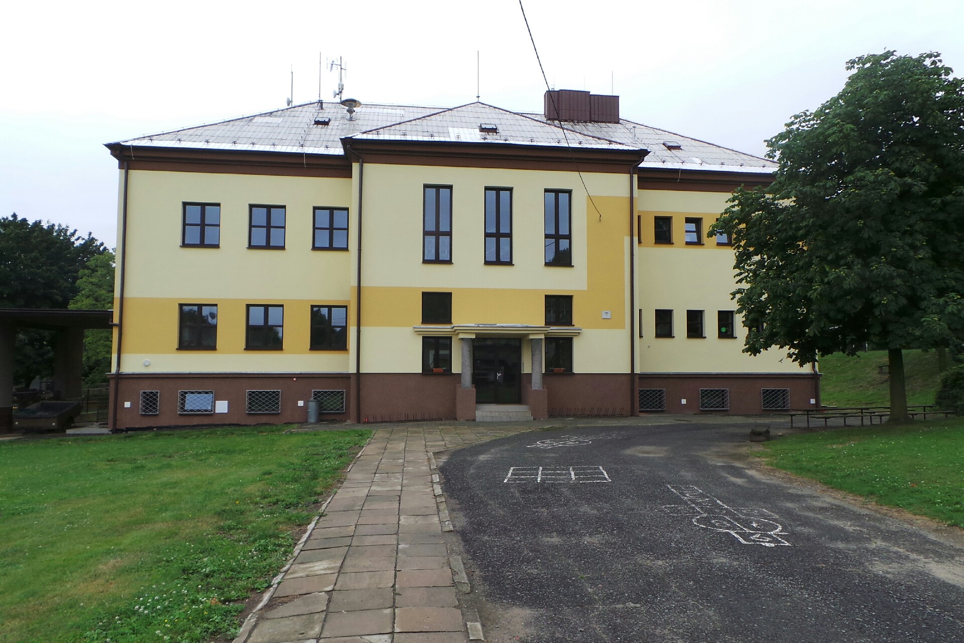 ZŠ a MŠ Hněvošice