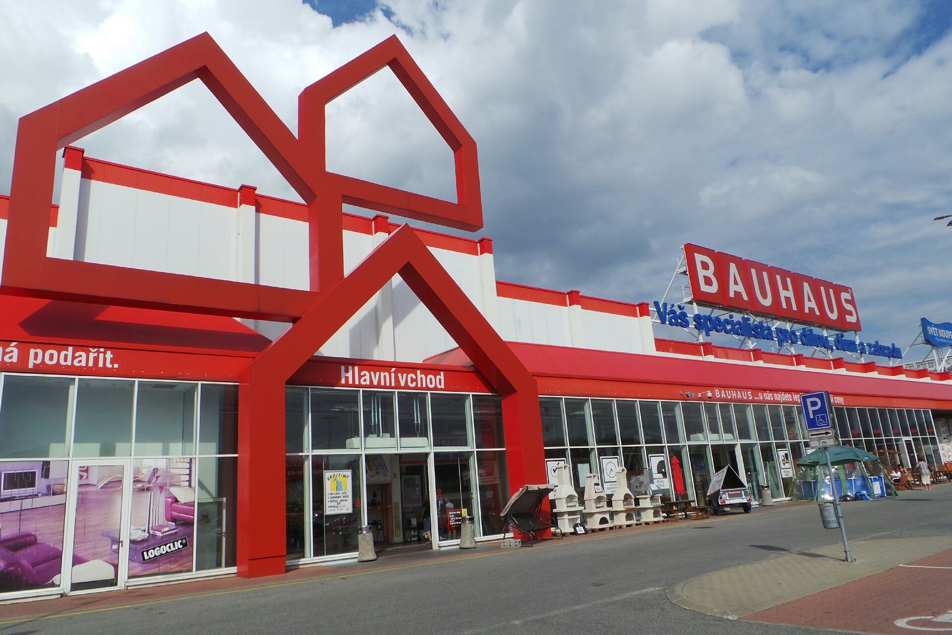 Bankomat UniCredit Bank Czech Republic foto 2