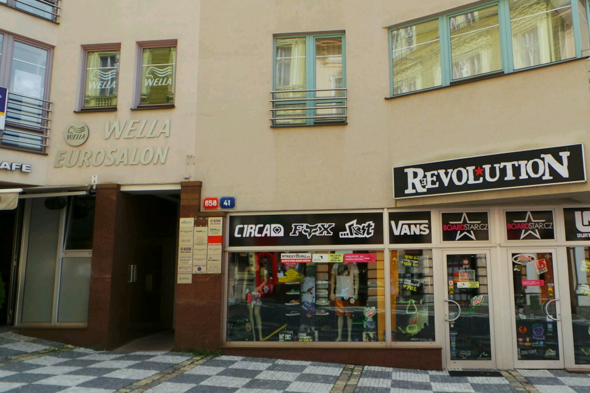 REAL TATTOO A PIERCING