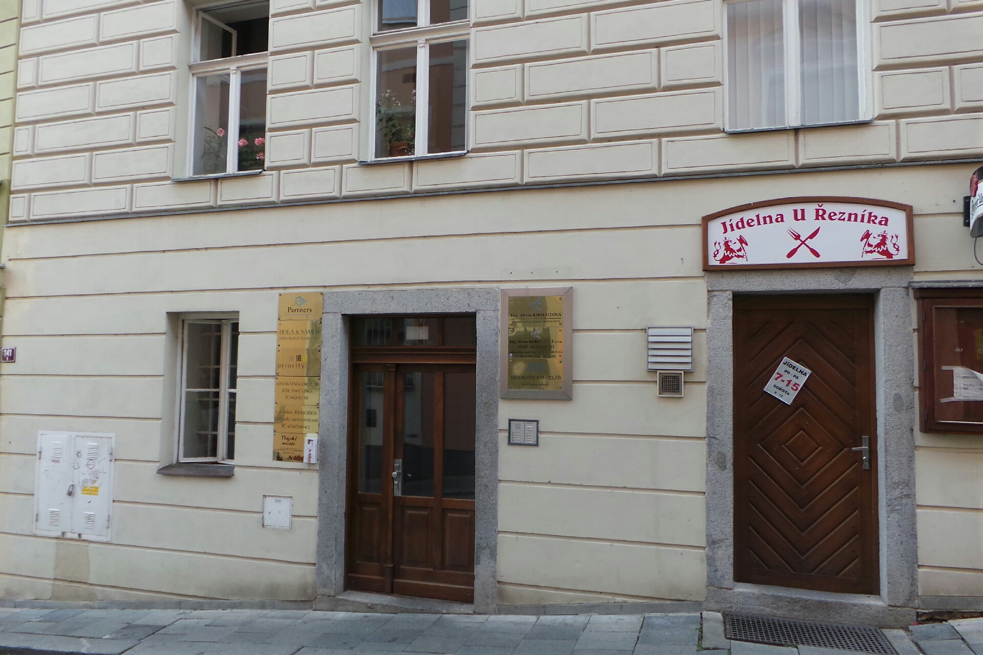 Holá Veronika, Mgr., advokát