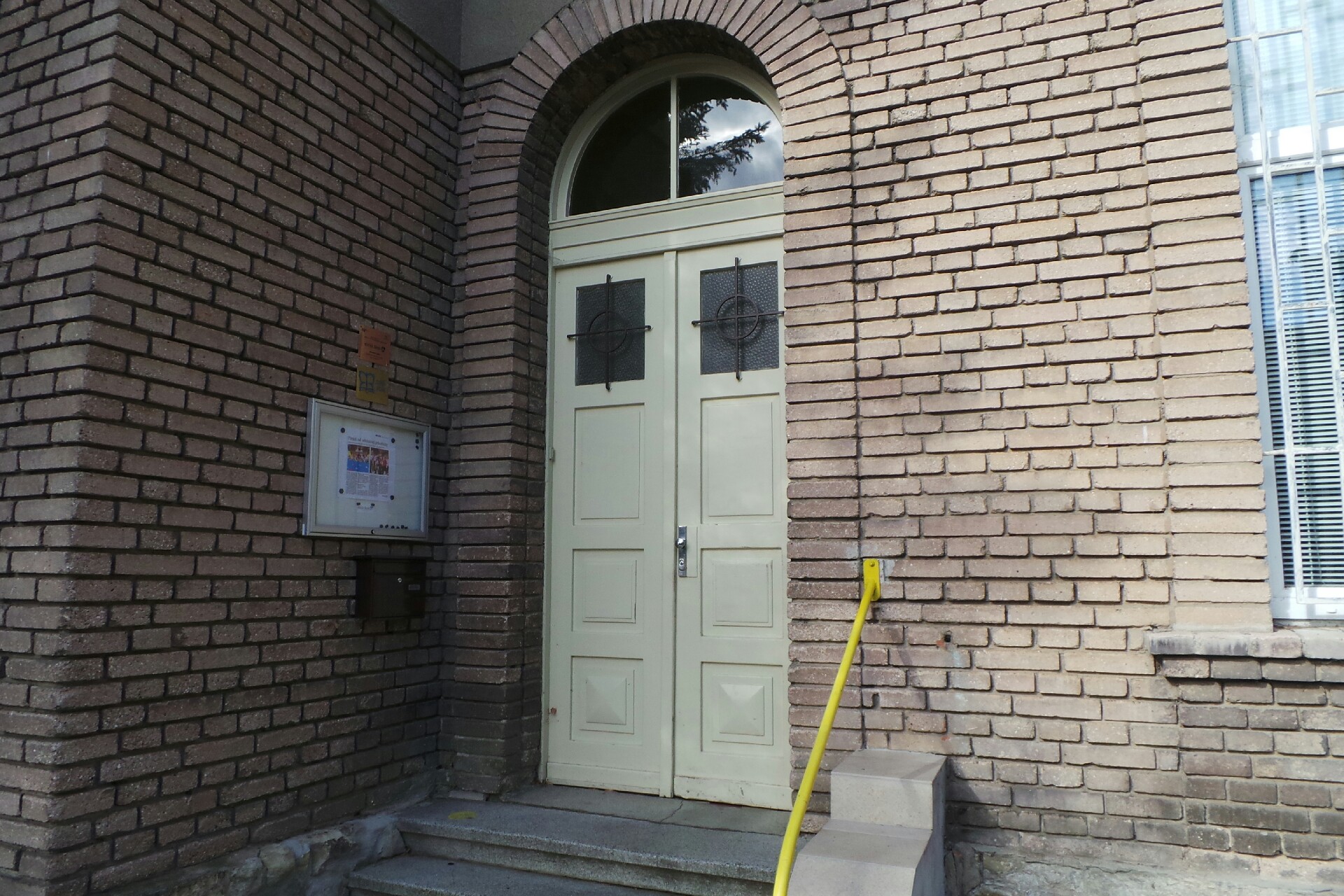 Základní škola Lenešice, okres Louny