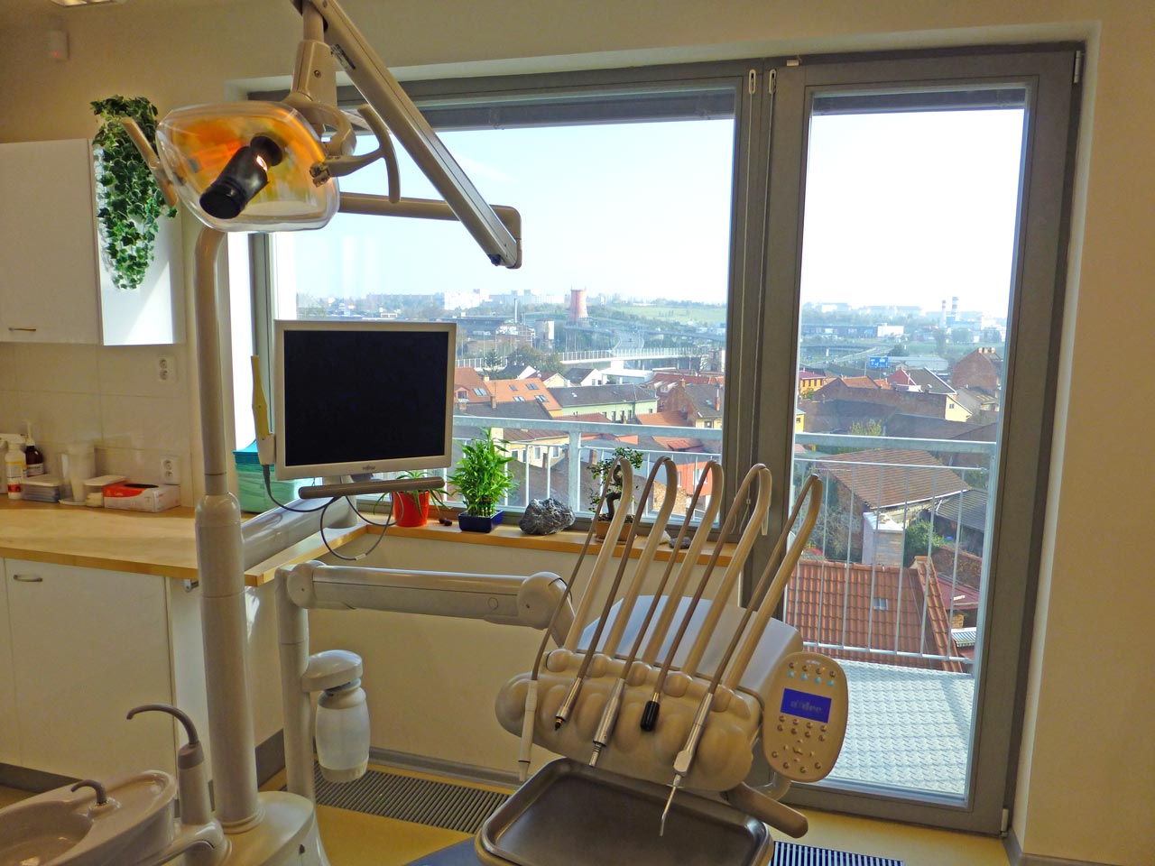 MUDr. Ing. Tomáš Halabala Parodontologie foto 2