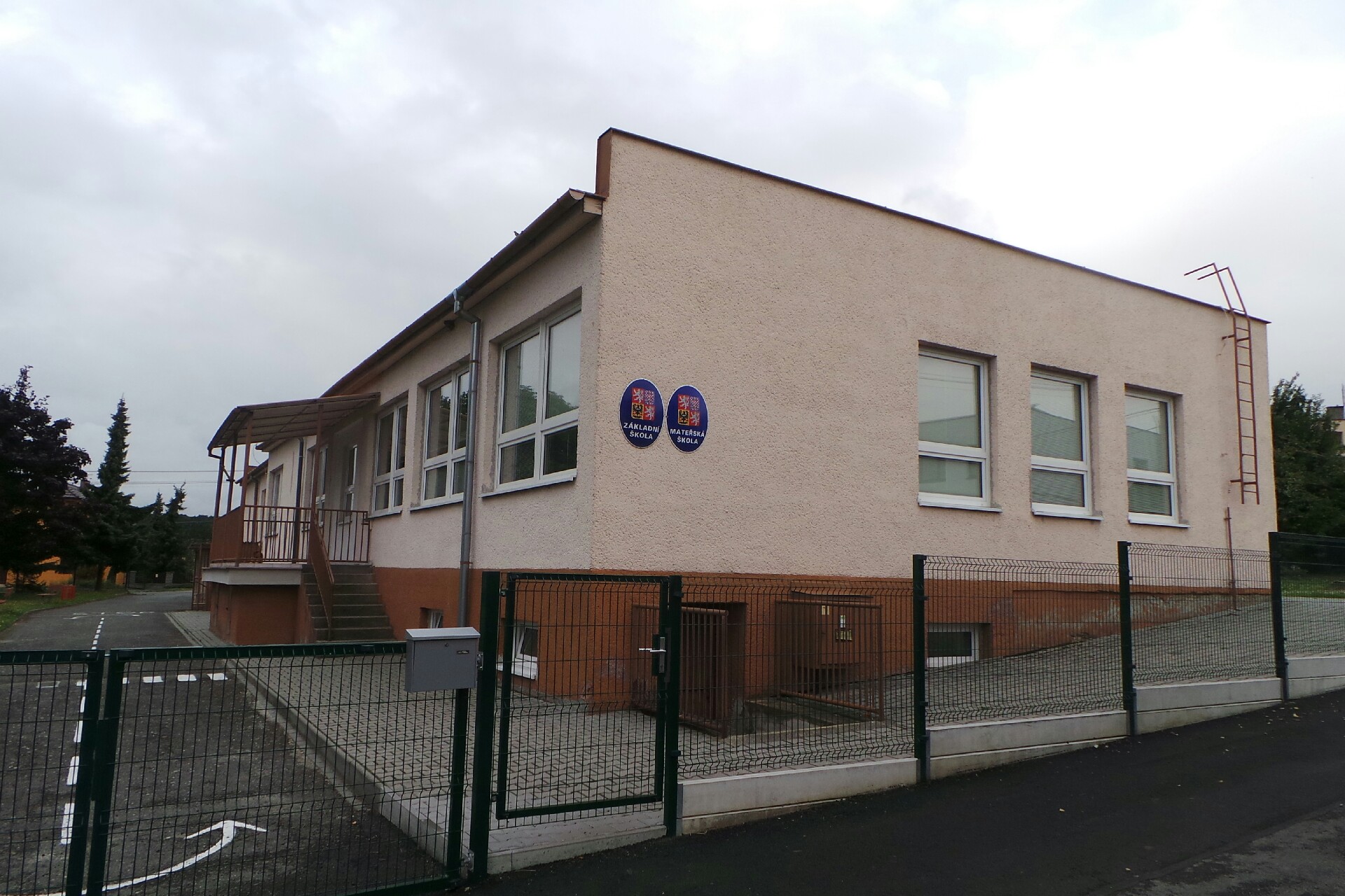 ZŠ a MŠ Služovice