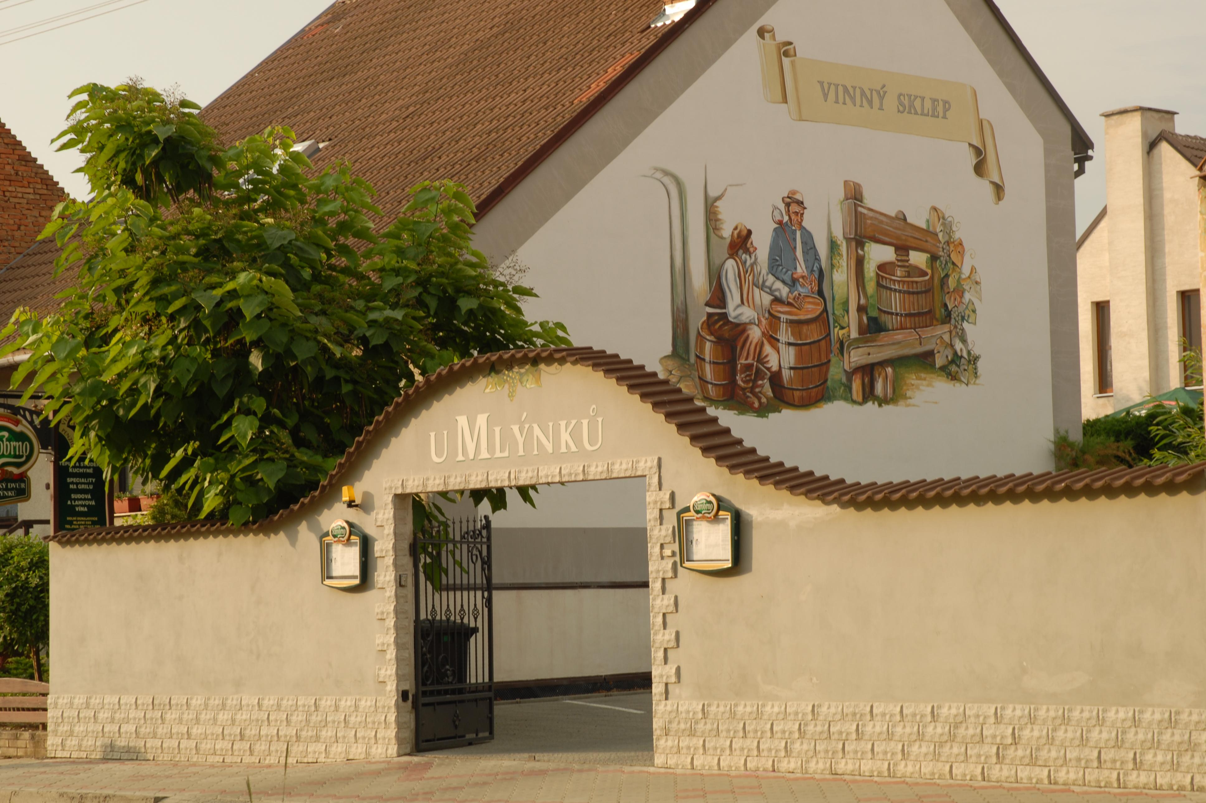 Vinařský dvůr U Mlýnků - restaurace
