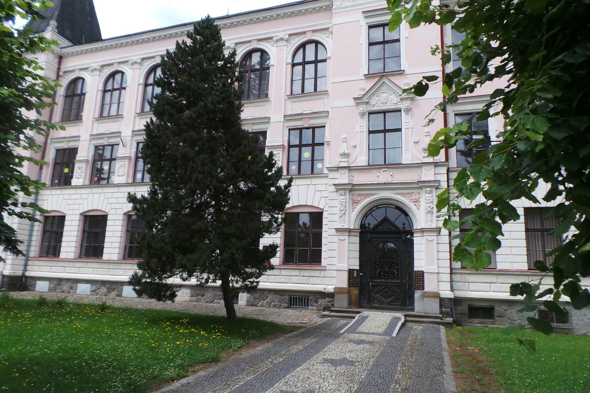 Základní škola J. Vohradského Šluknov, okres Děčín