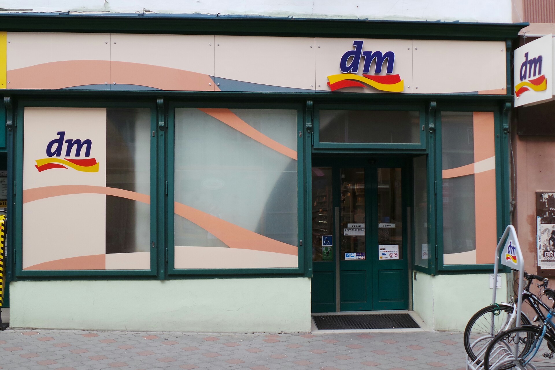 dm drogerie markt s.r.o. foto 1