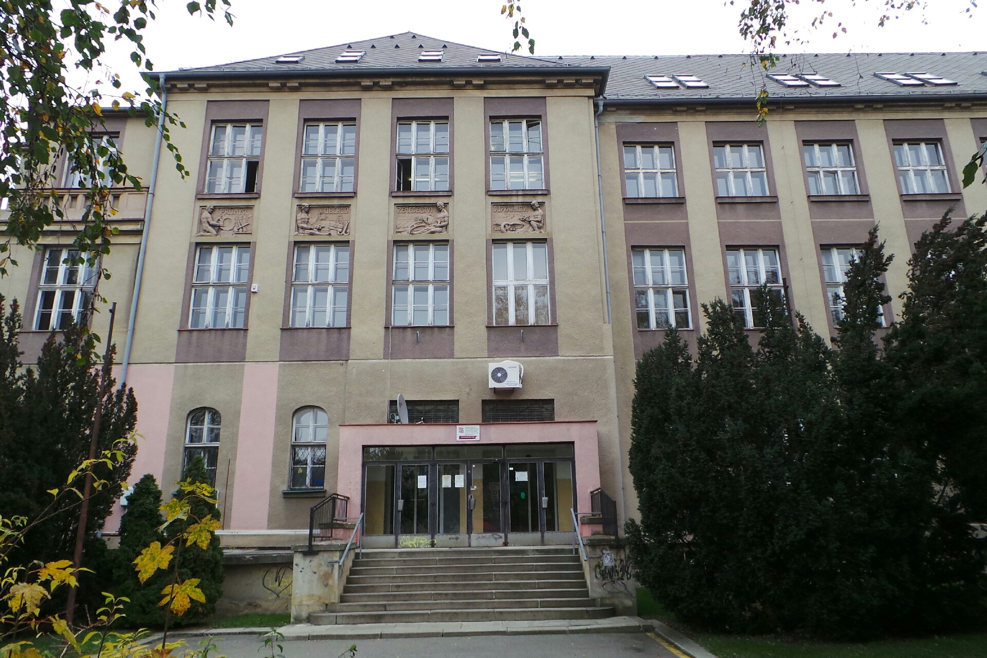 Obchodní akademie, Střední pedagogická škola a Jazyková škola s právem státní jazykové zkoušky Beroun - domov mládeže