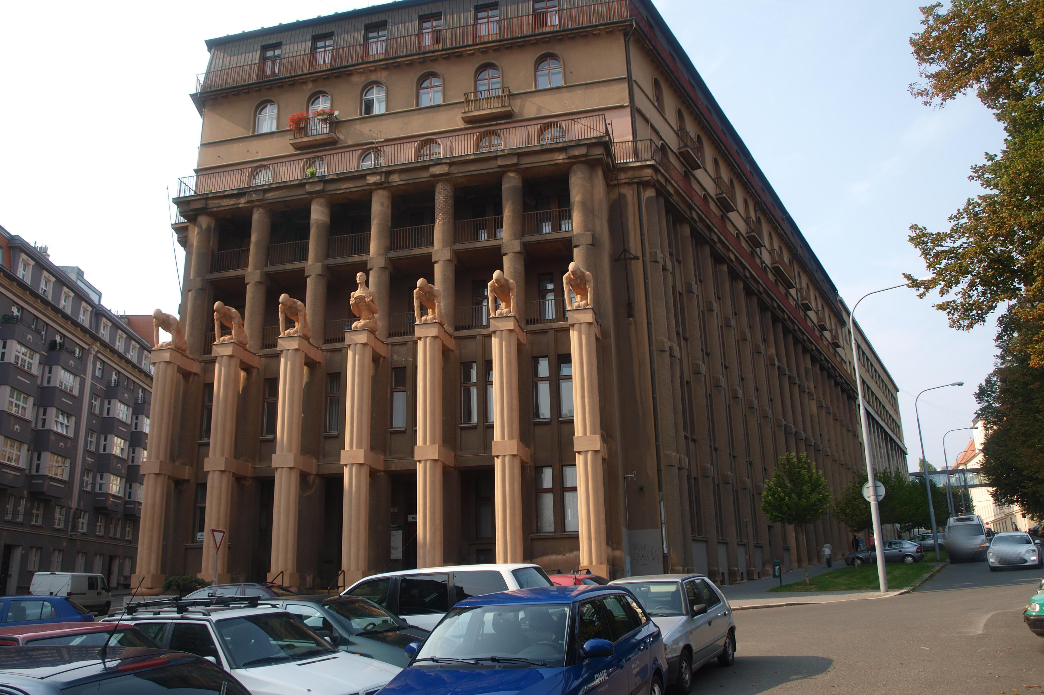 Poliklinika Zahradníkova