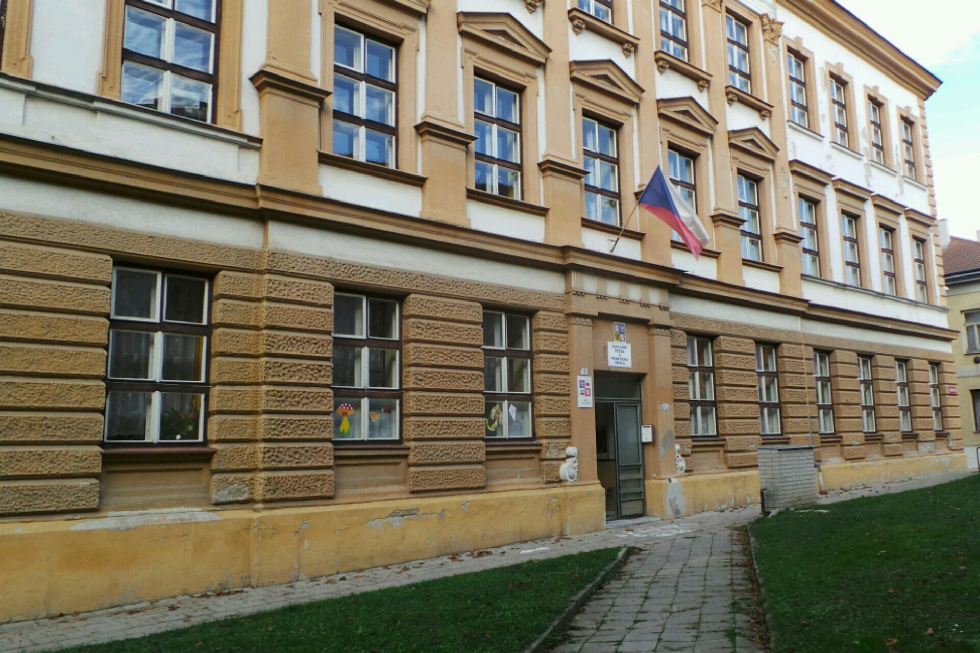 Základní škola a Praktická škola Moravské Budějovice, Dobrovského 11